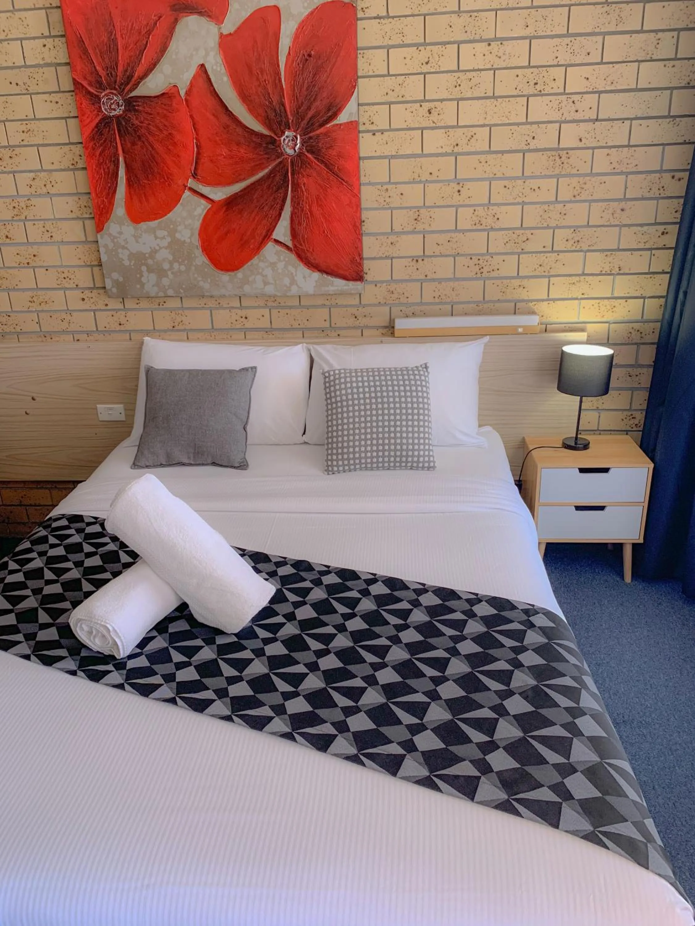 Bed in Squatters Homestead Motel