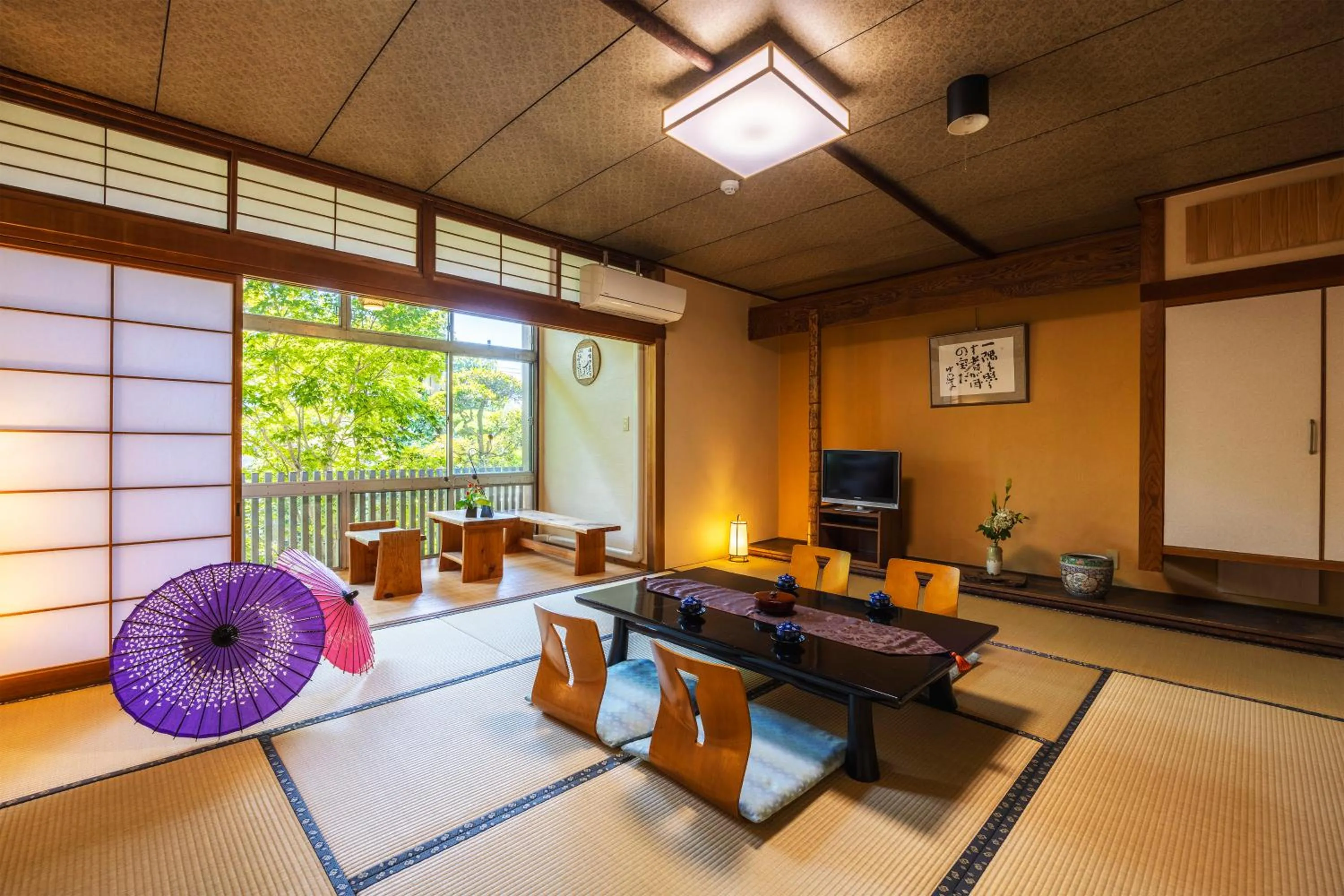 Photo of the whole room in Ryokan Marumo