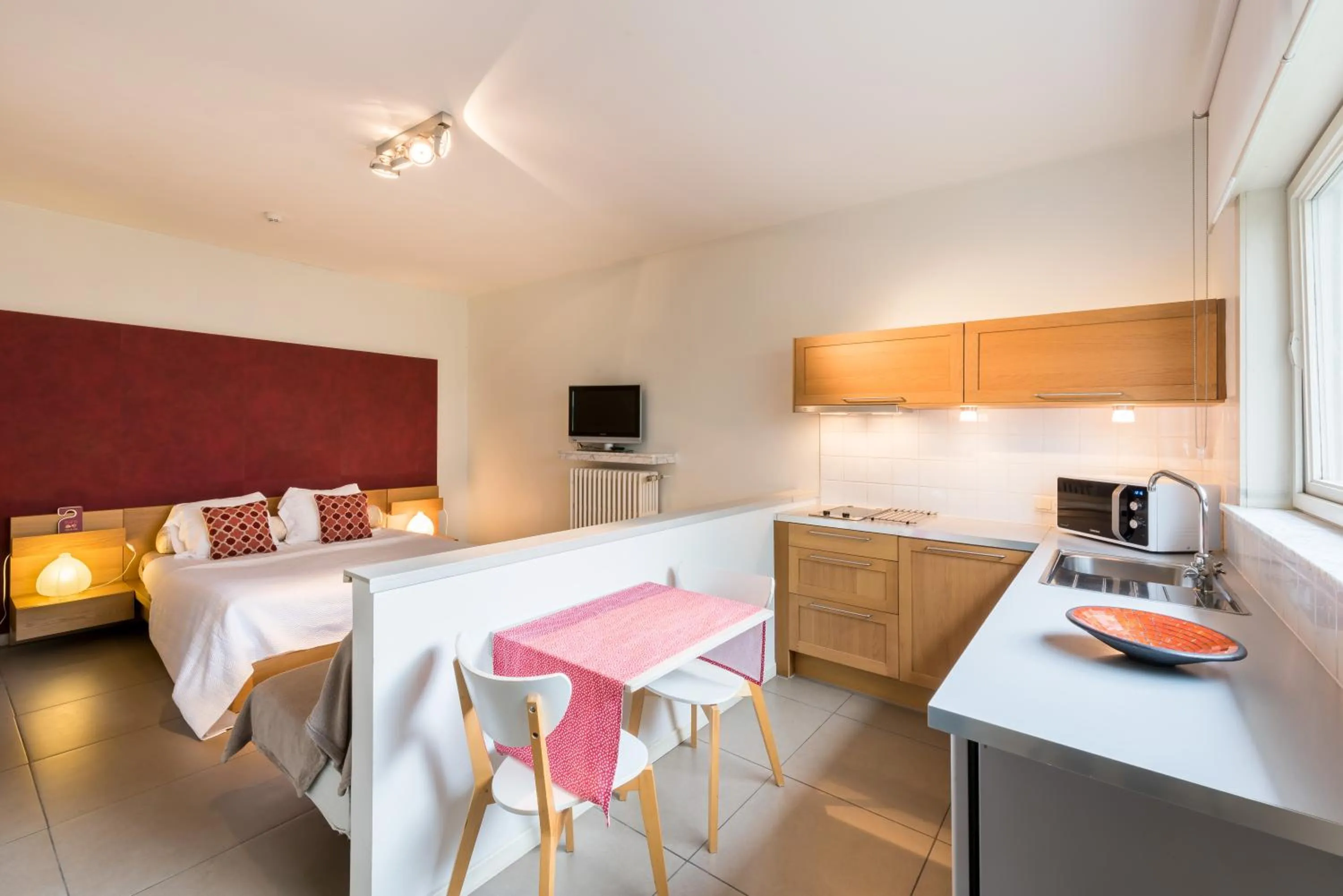 Dining area, Bed in B&B visavis