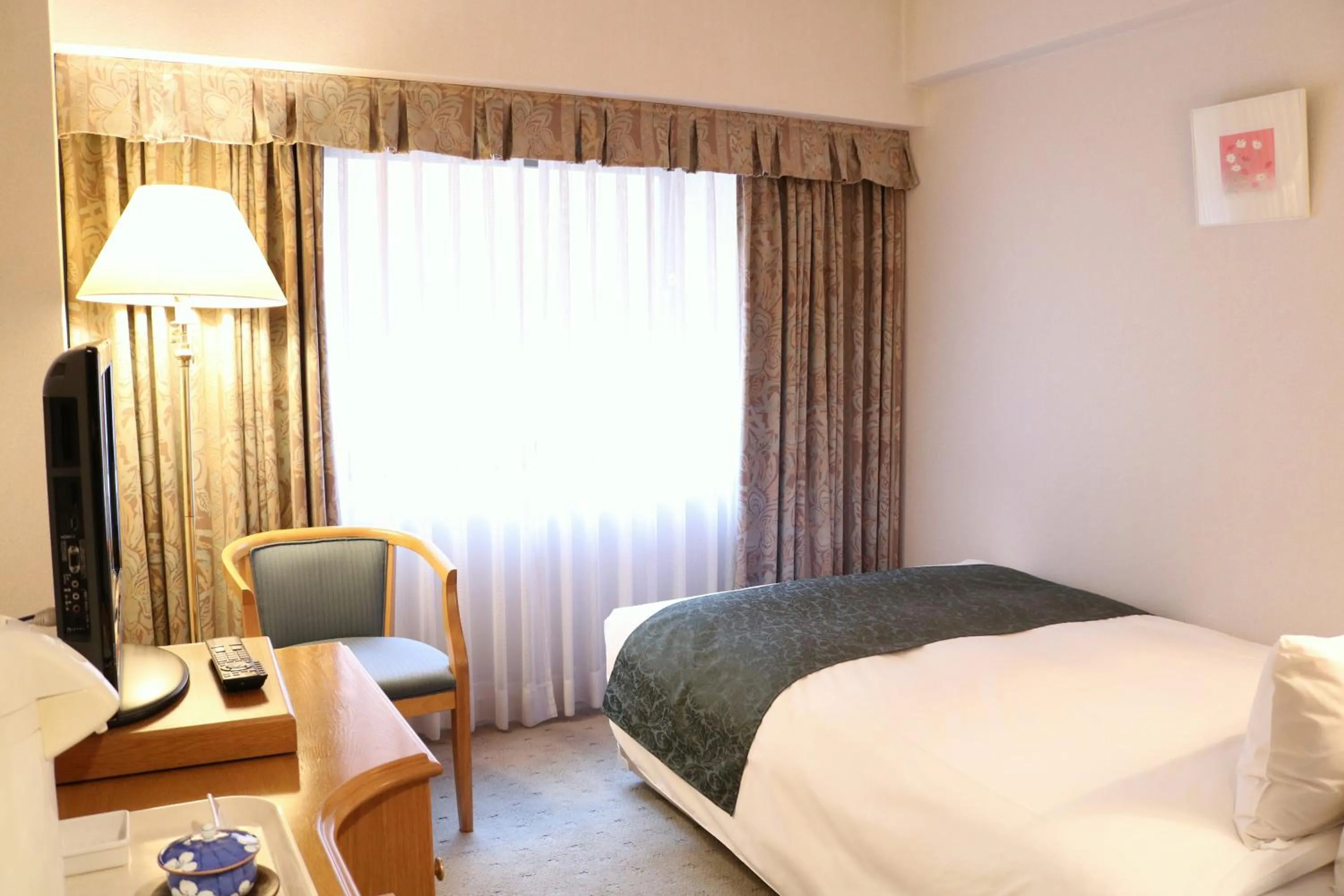 Photo of the whole room, Bed in Hotel New Otani Tottori