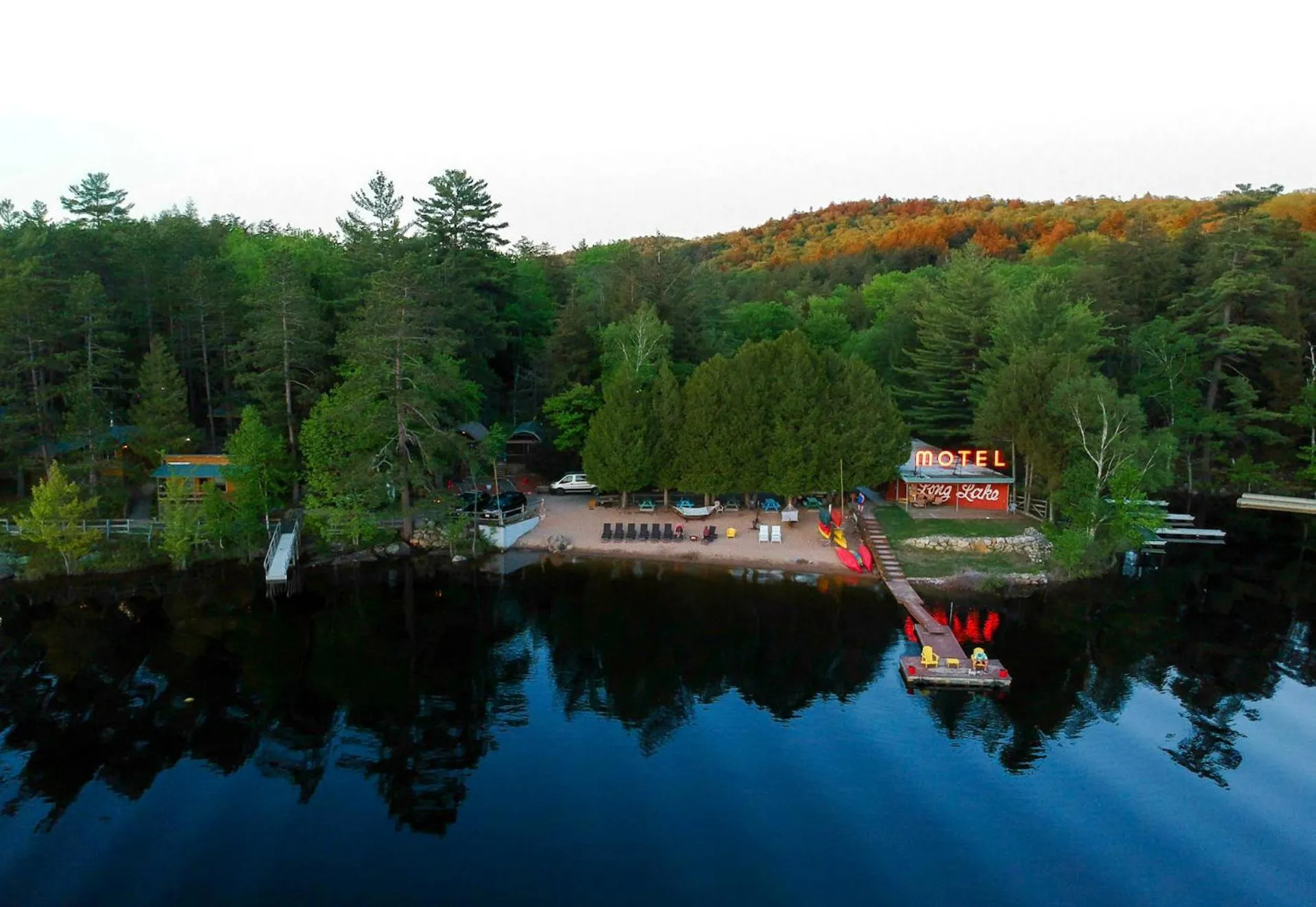 Property building in Motel Long Lake and Cottages