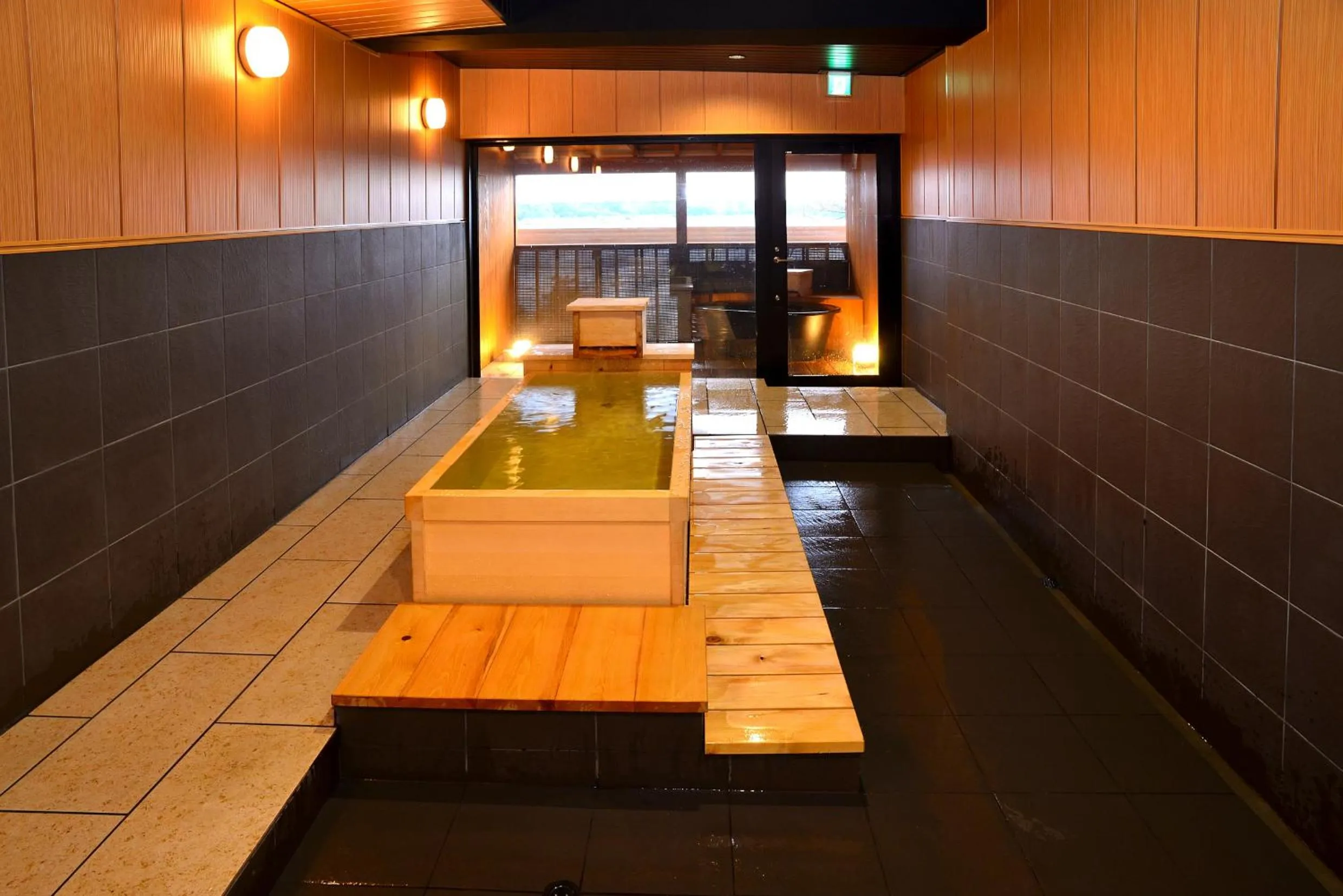 Public Bath in Aokiya