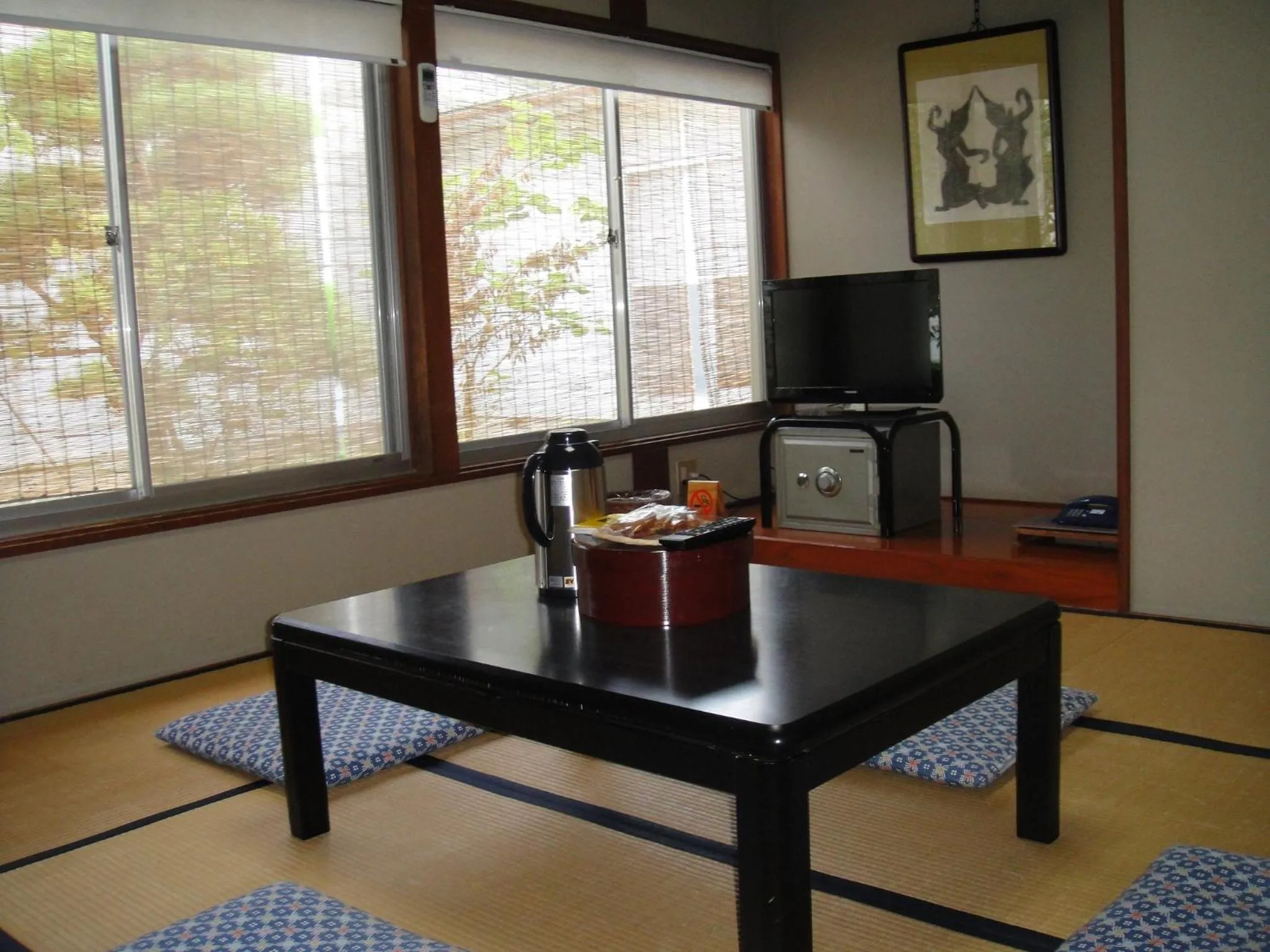 Photo of the whole room in Ryokan Kamomeso