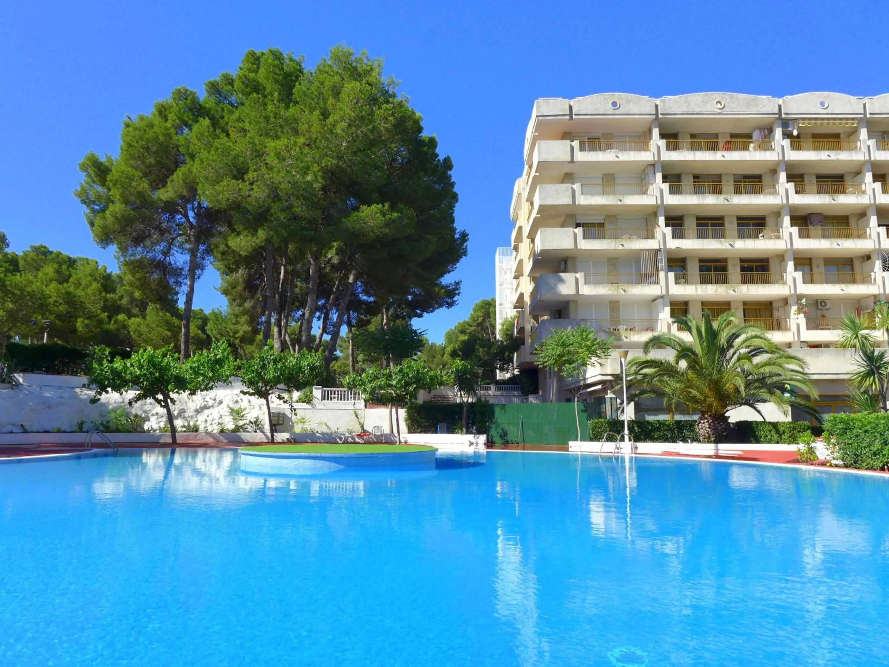 Swimming pool in Catalonia Park Apartamentos