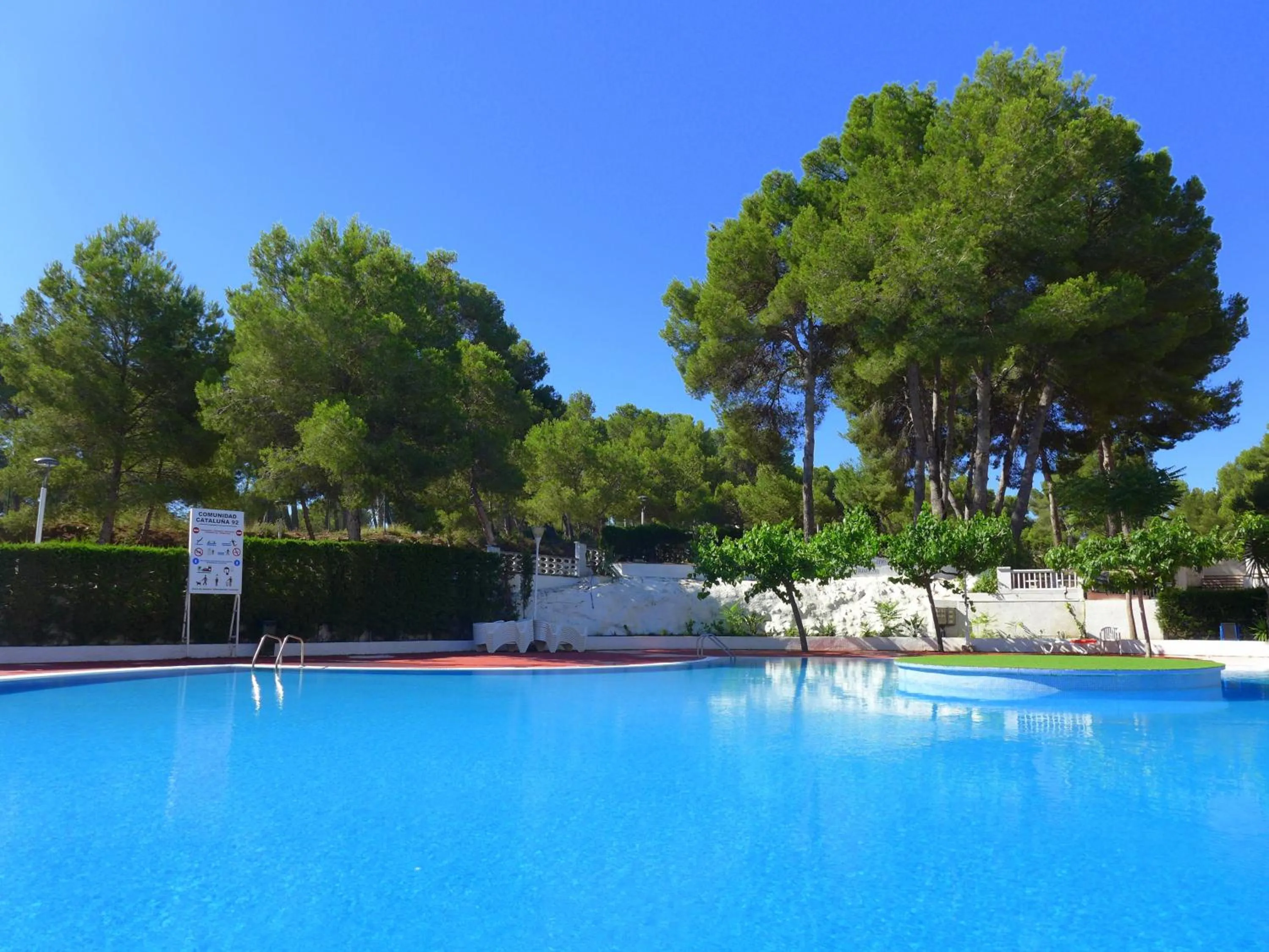 Swimming pool in Catalonia Park Apartamentos
