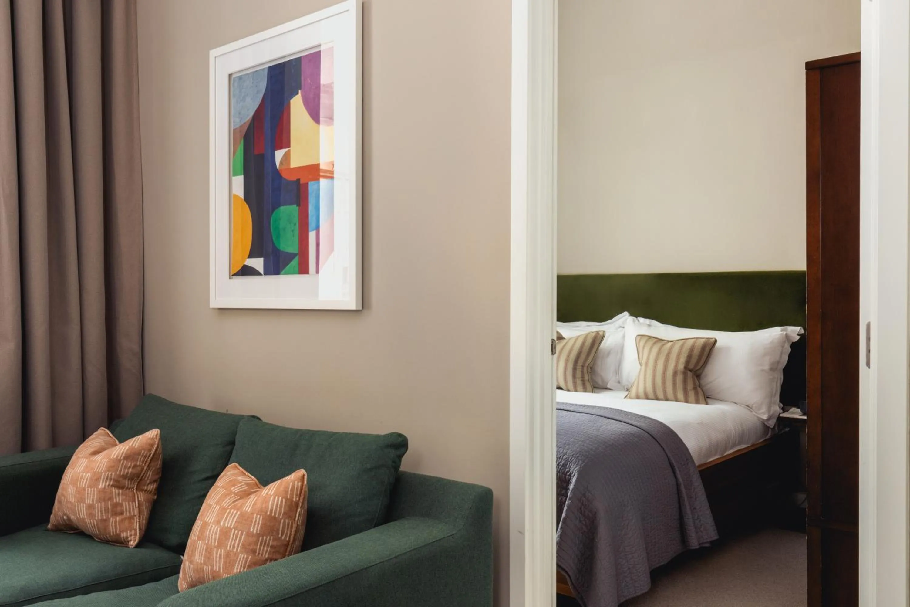 Bedroom, Bed in Native Hyde Park