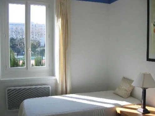 Photo of the whole room, Bed in Croisette-Oasis