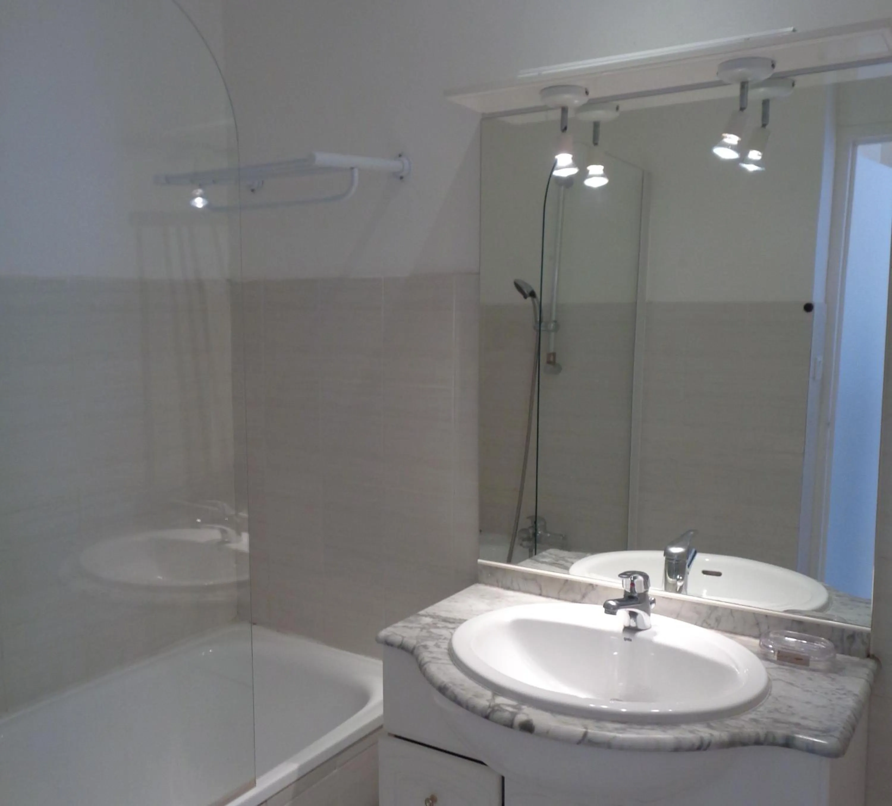 Bathroom in Croisette-Oasis