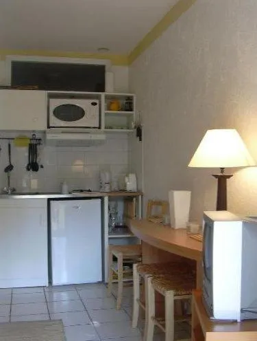 Kitchen or kitchenette in Croisette-Oasis
