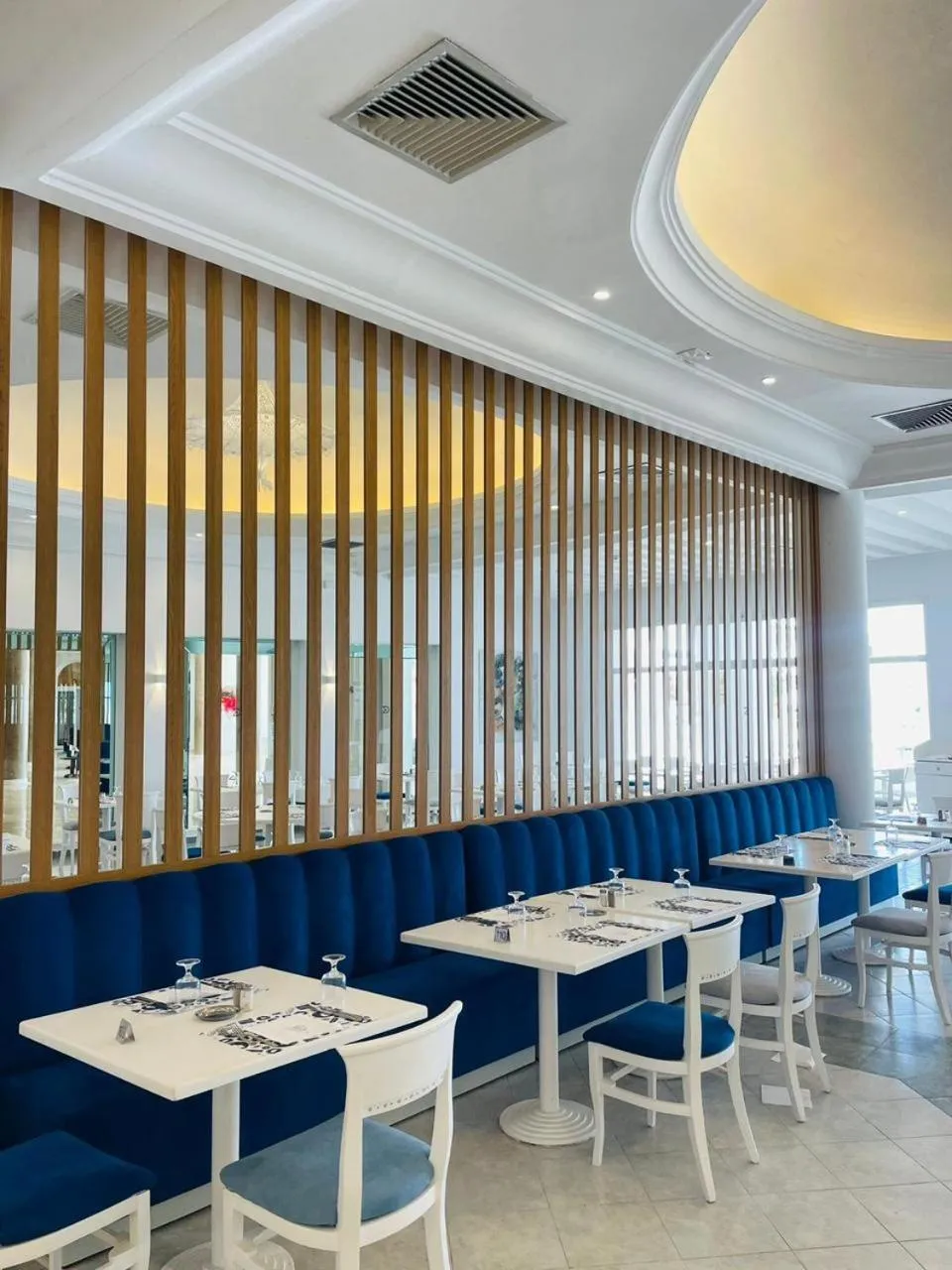 Restaurant/places to eat in Royal Tulip Taj Sultan