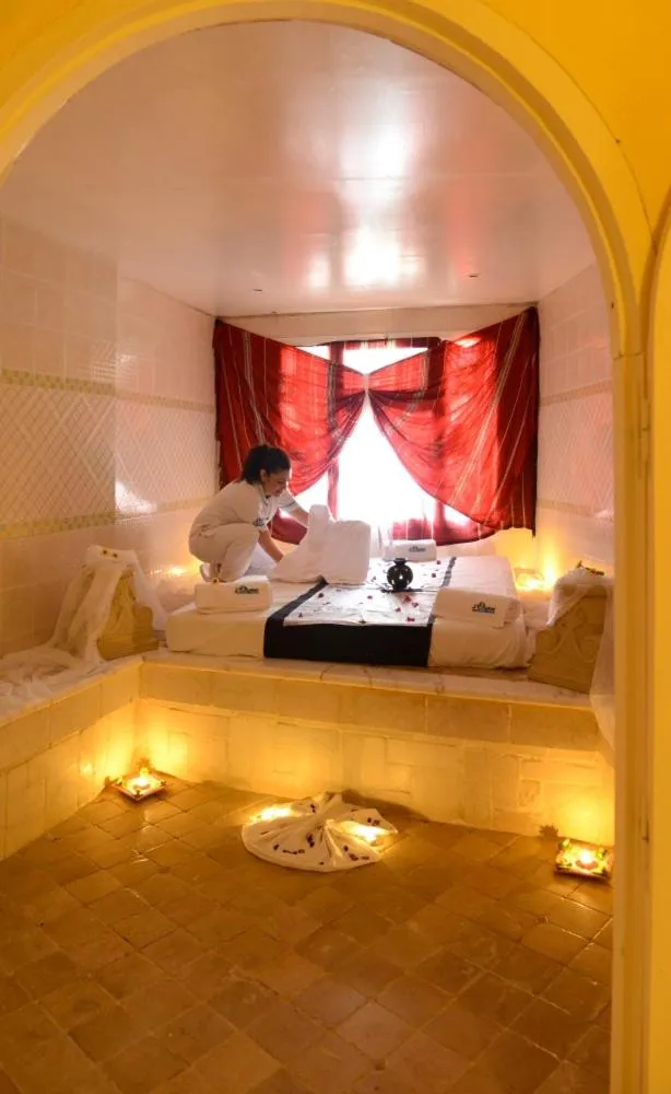 Bed in Royal Tulip Taj Sultan