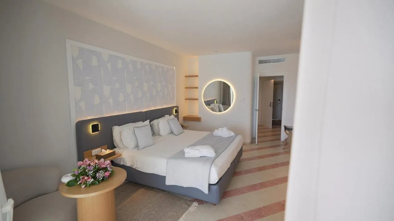 Bed in Royal Tulip Taj Sultan