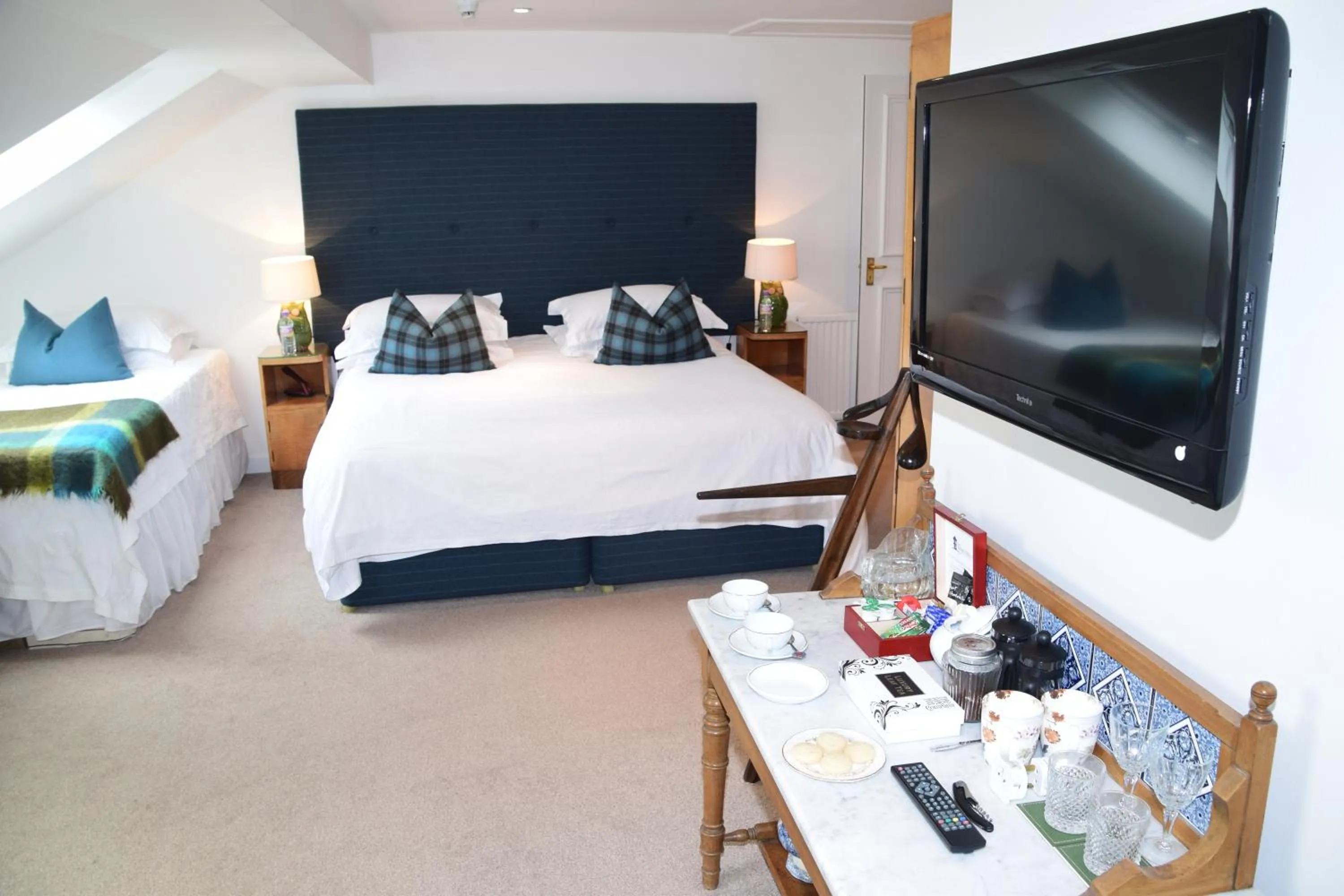 Photo of the whole room, Bed in The Townhouse