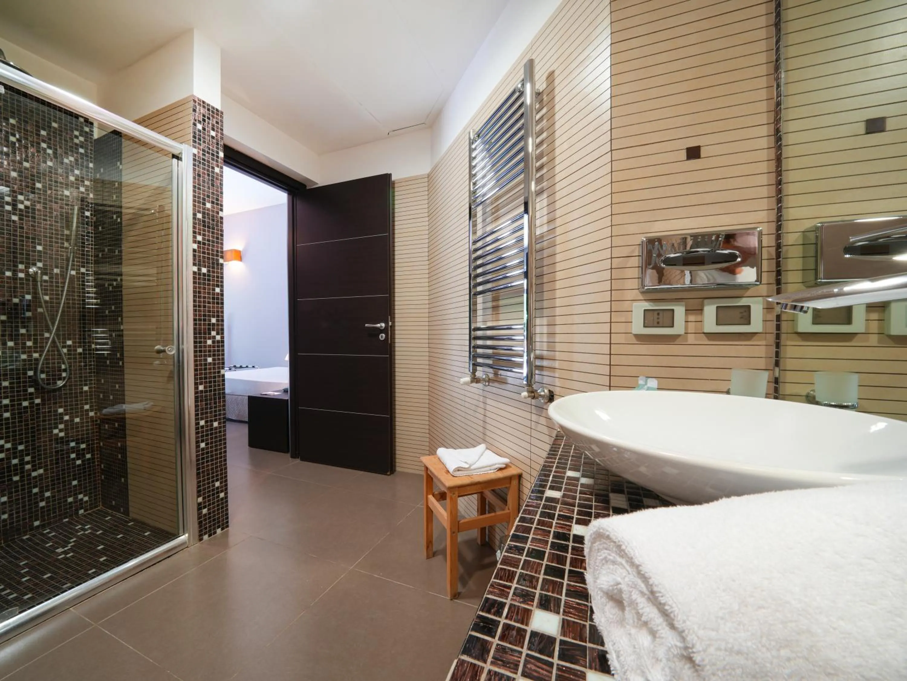 Bathroom, Bed in Le Dune Resort