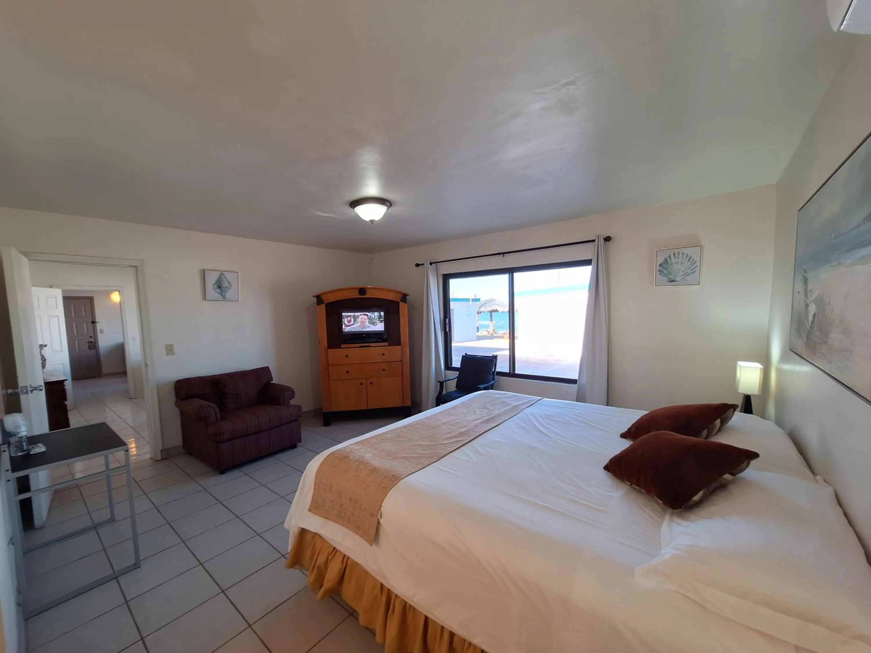 Bed in #55 Suite Bungalow Seaside Hotel & Victors RV Park