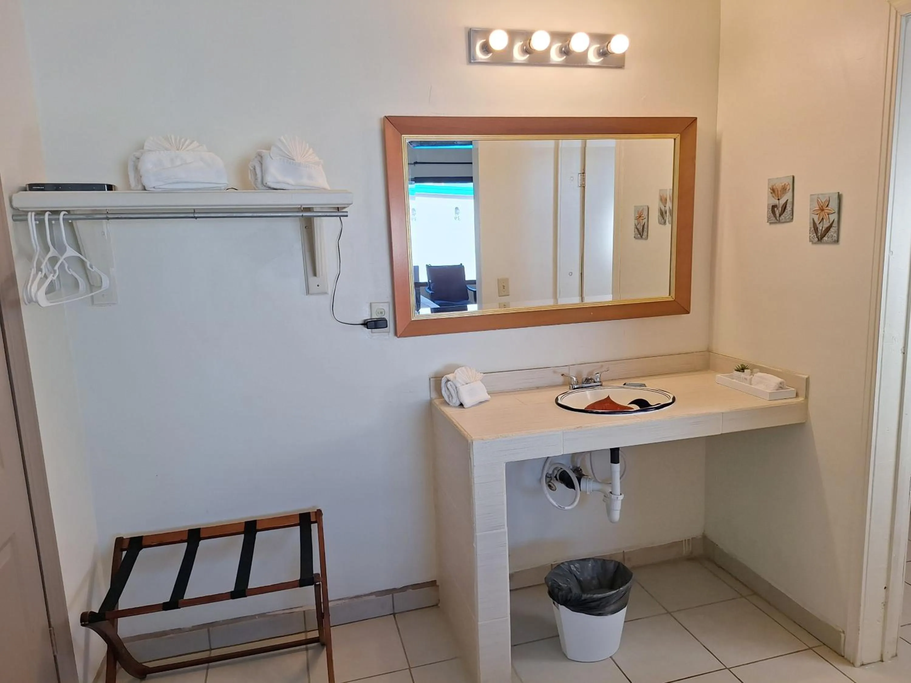 #55 Suite Bungalow Seaside Hotel & Victors RV Park