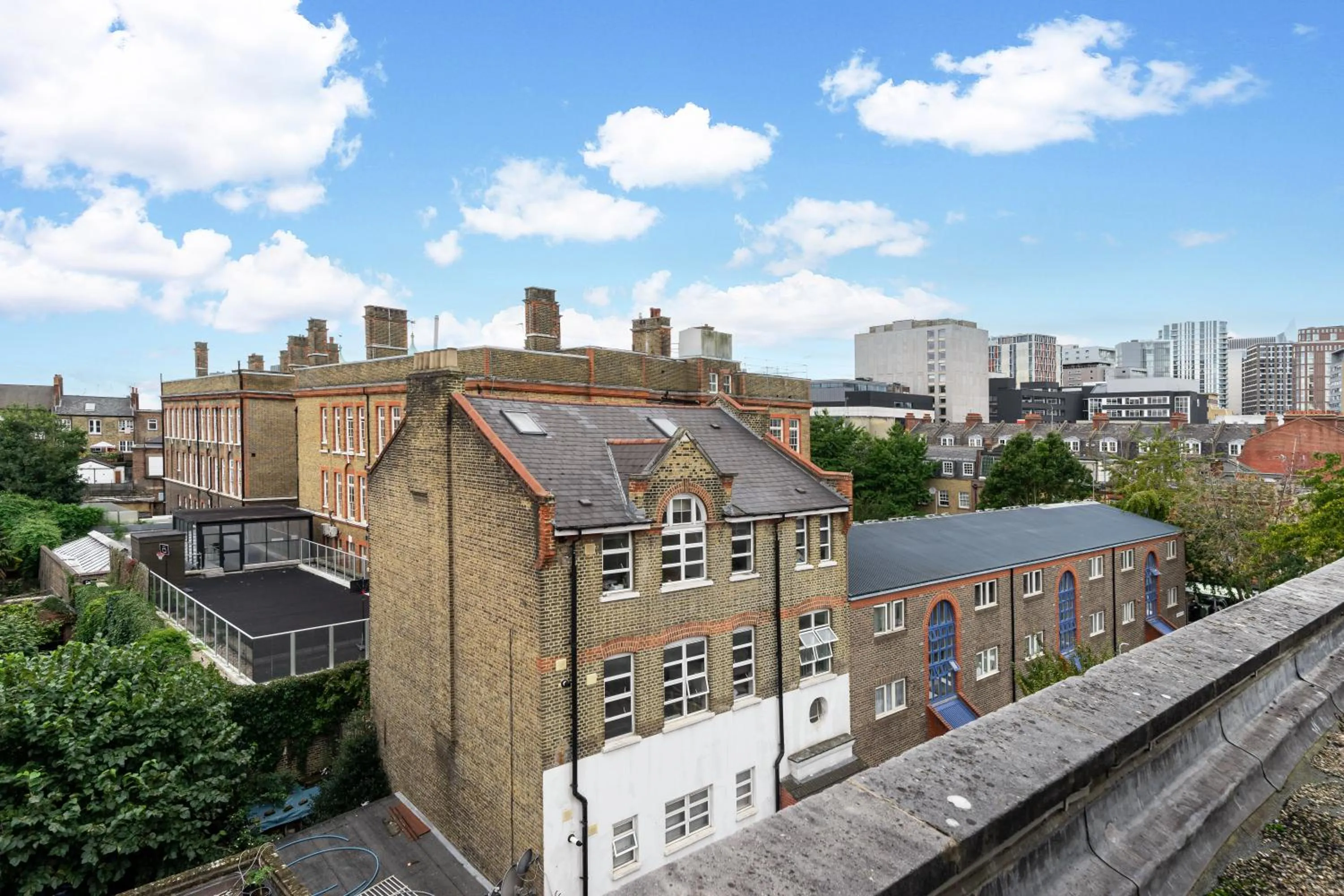 City view in The Whitechapel