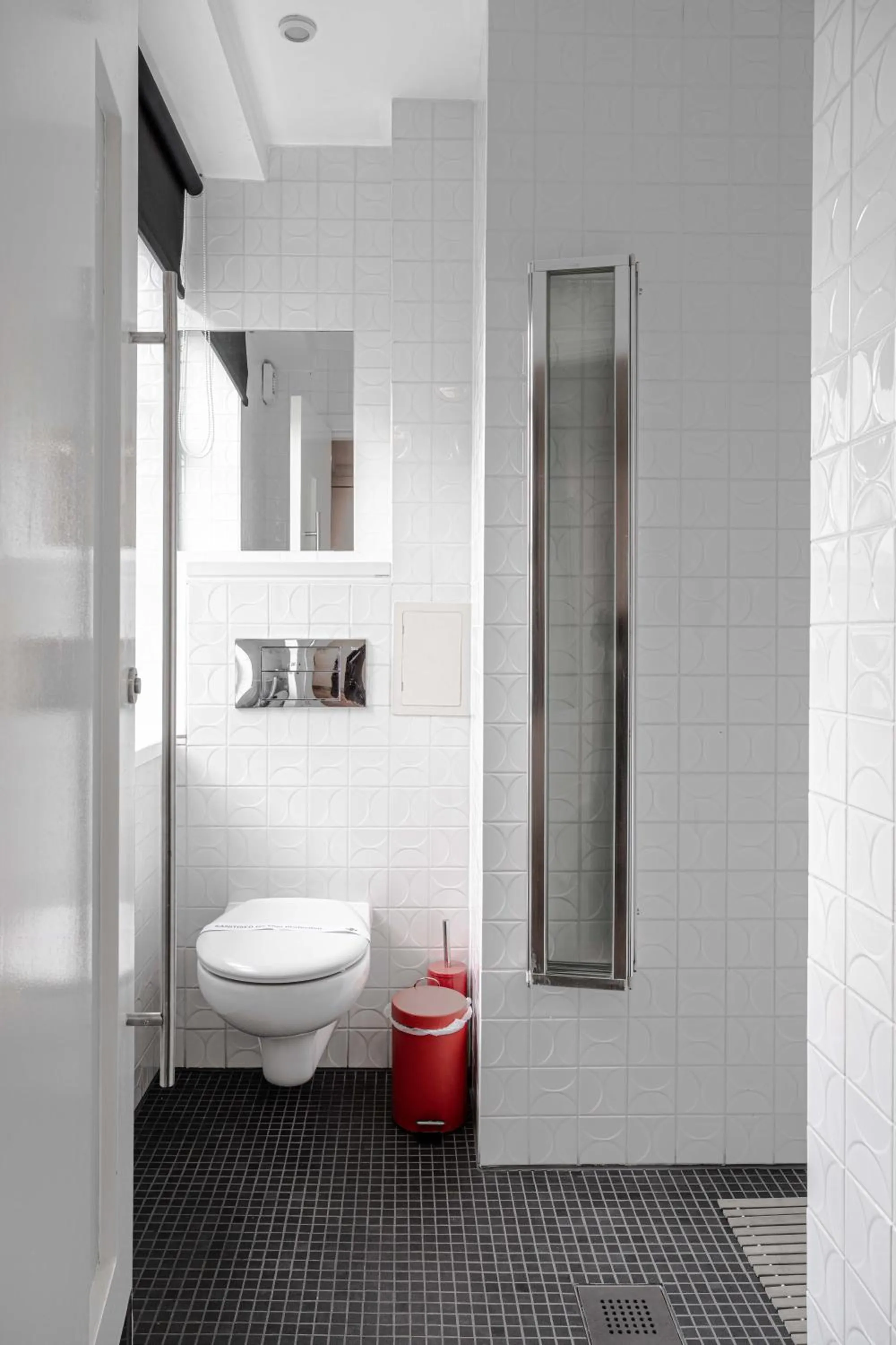 Shower in The Whitechapel