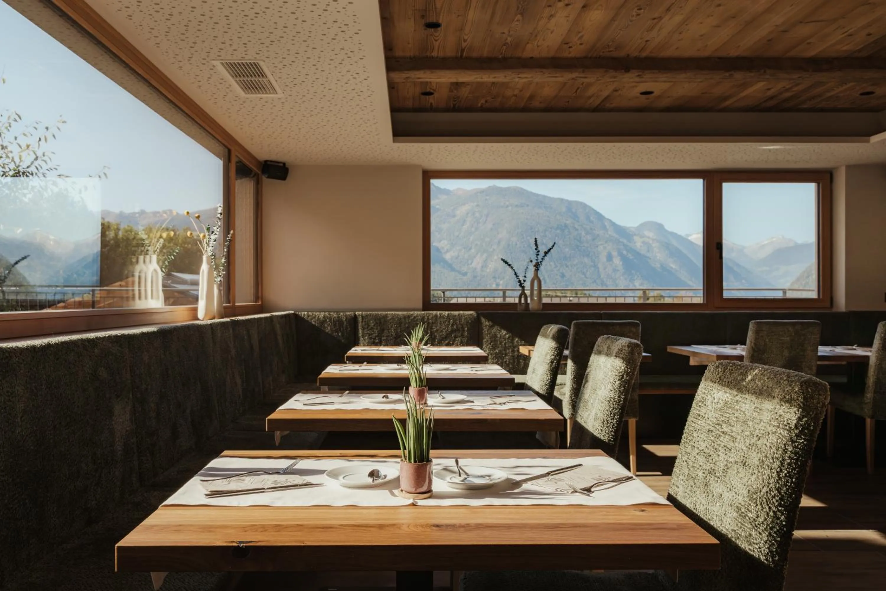 Breakfast in Hotel B&B Feldmessner