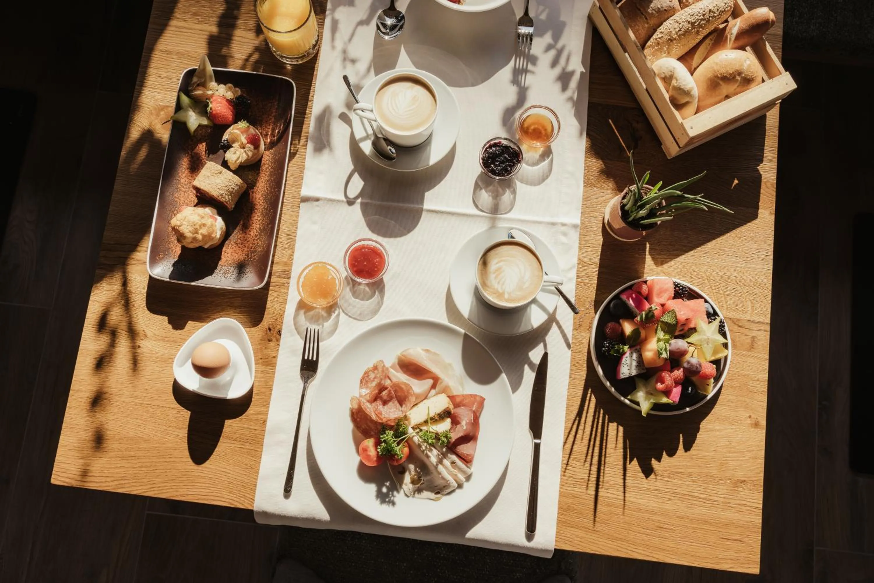 Breakfast in Hotel B&B Feldmessner