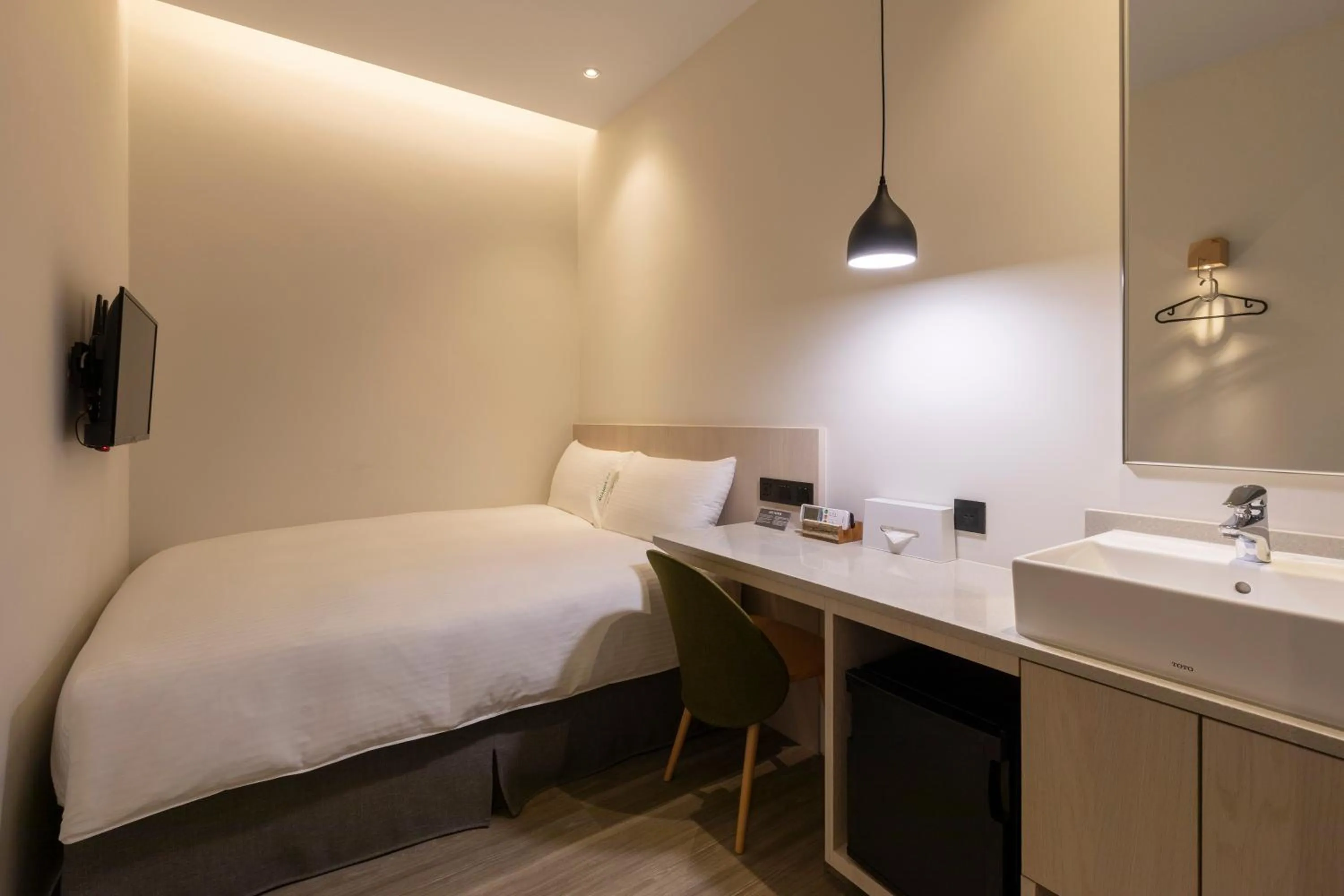 Photo of the whole room, Bed in Meander 1948