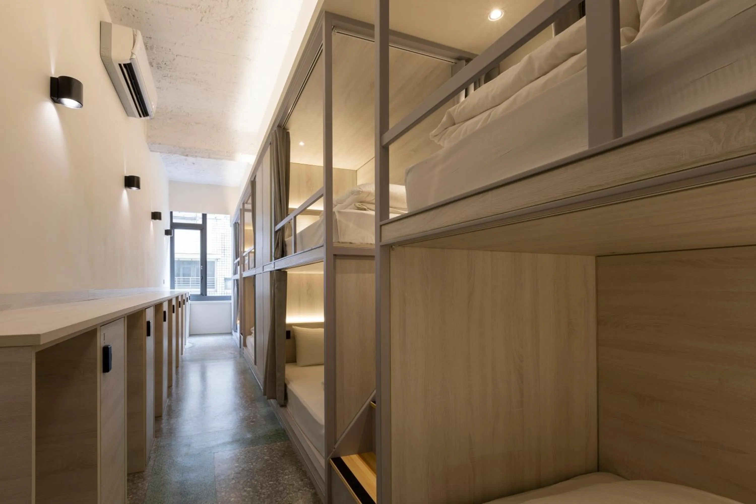 Photo of the whole room, Bed in Meander 1948