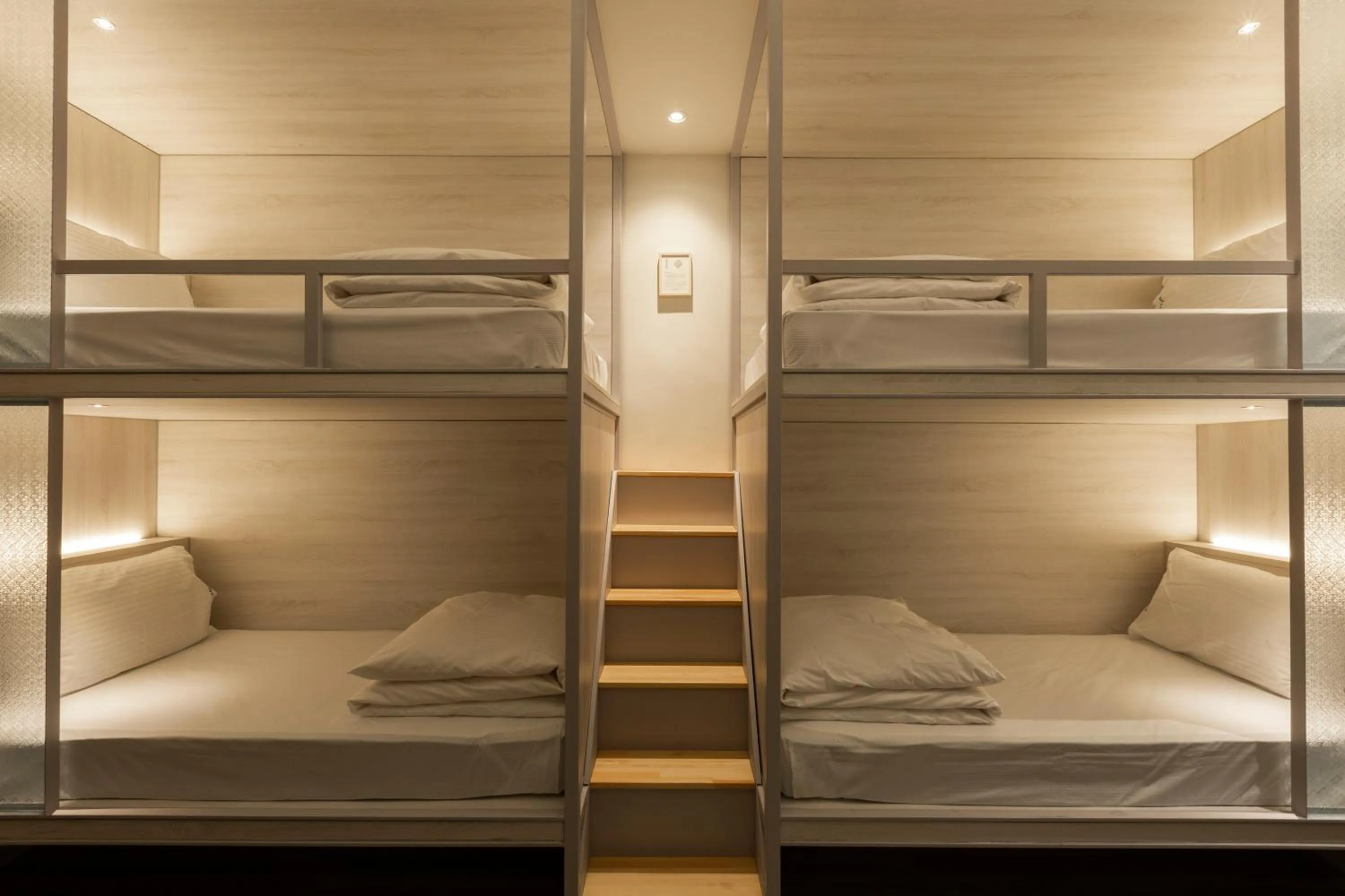 Photo of the whole room, Bed in Meander 1948