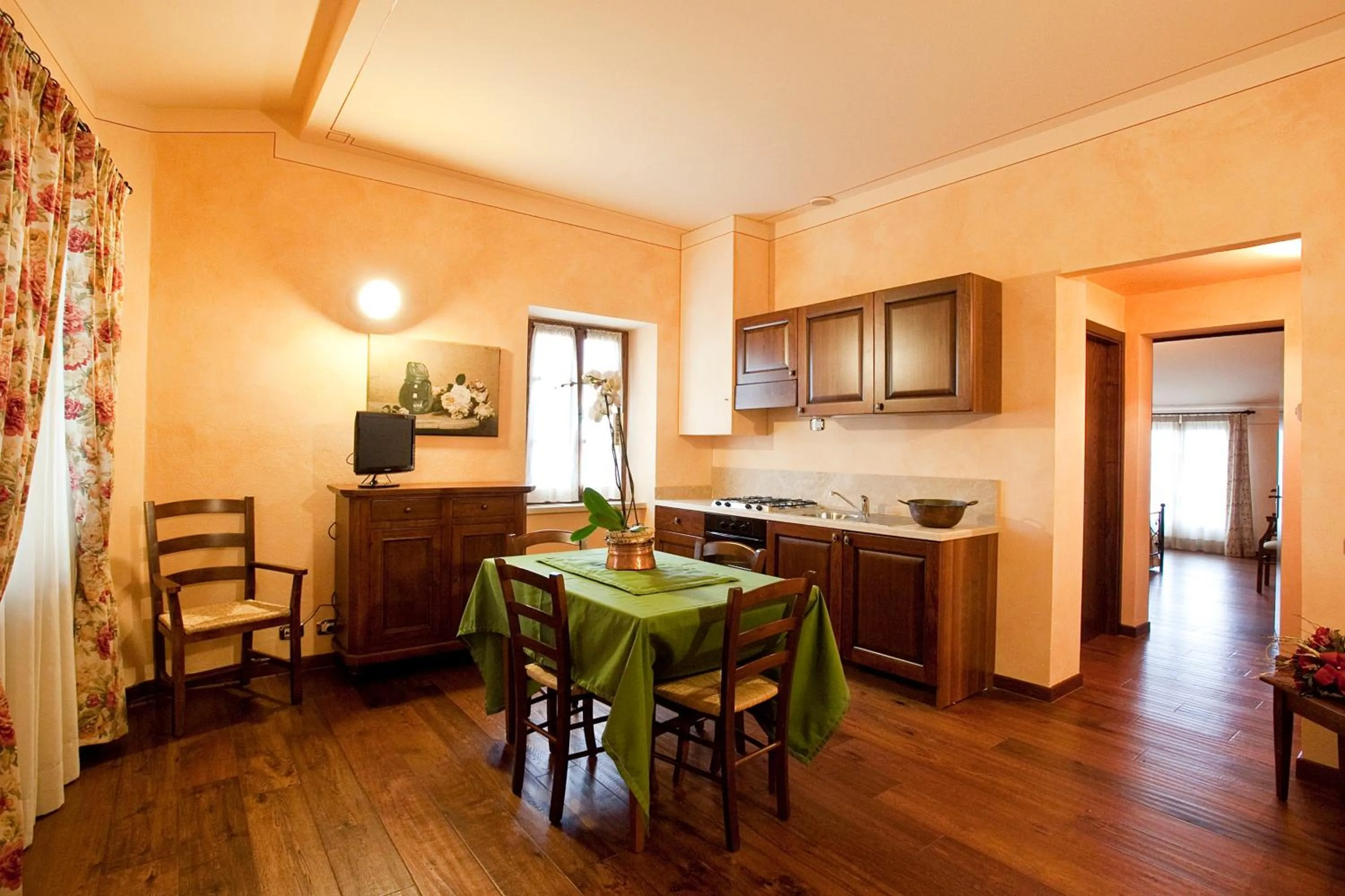 Kitchen or kitchenette, Dining Area in Residenza Palazzo Saloni
