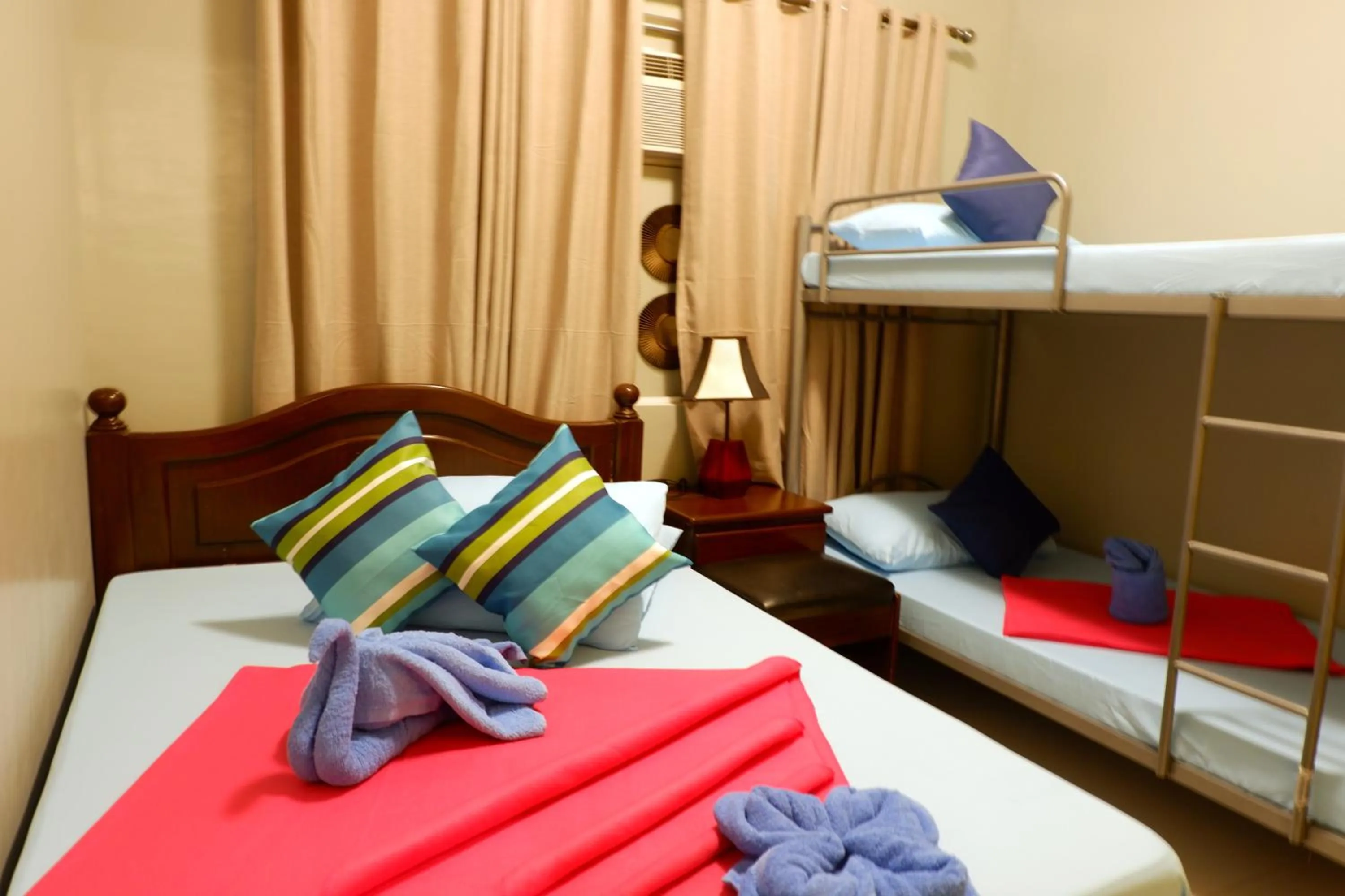 Bedroom, Bed in The Runway Inn - Mactan Cebu