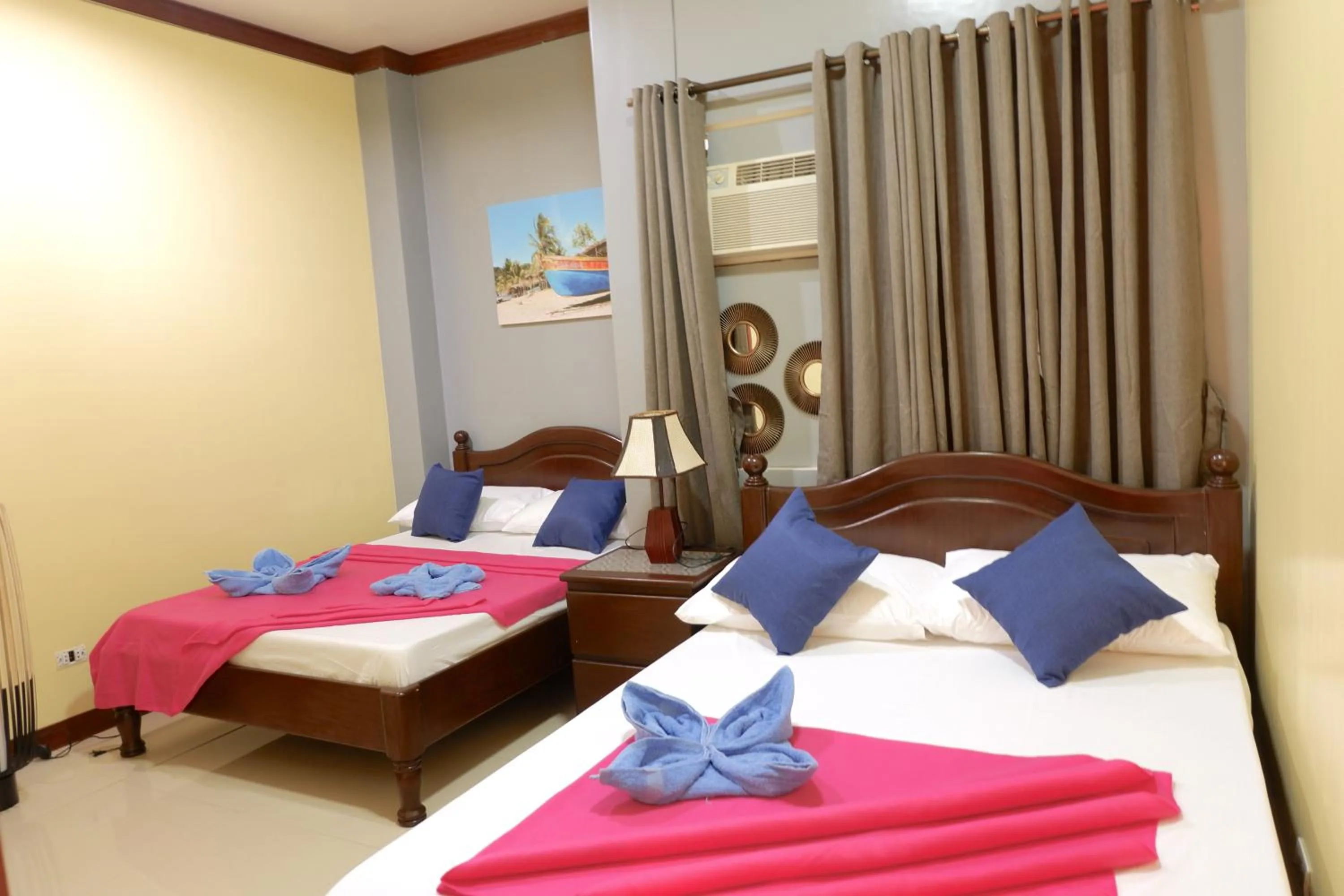 Bedroom, Bed in The Runway Inn - Mactan Cebu