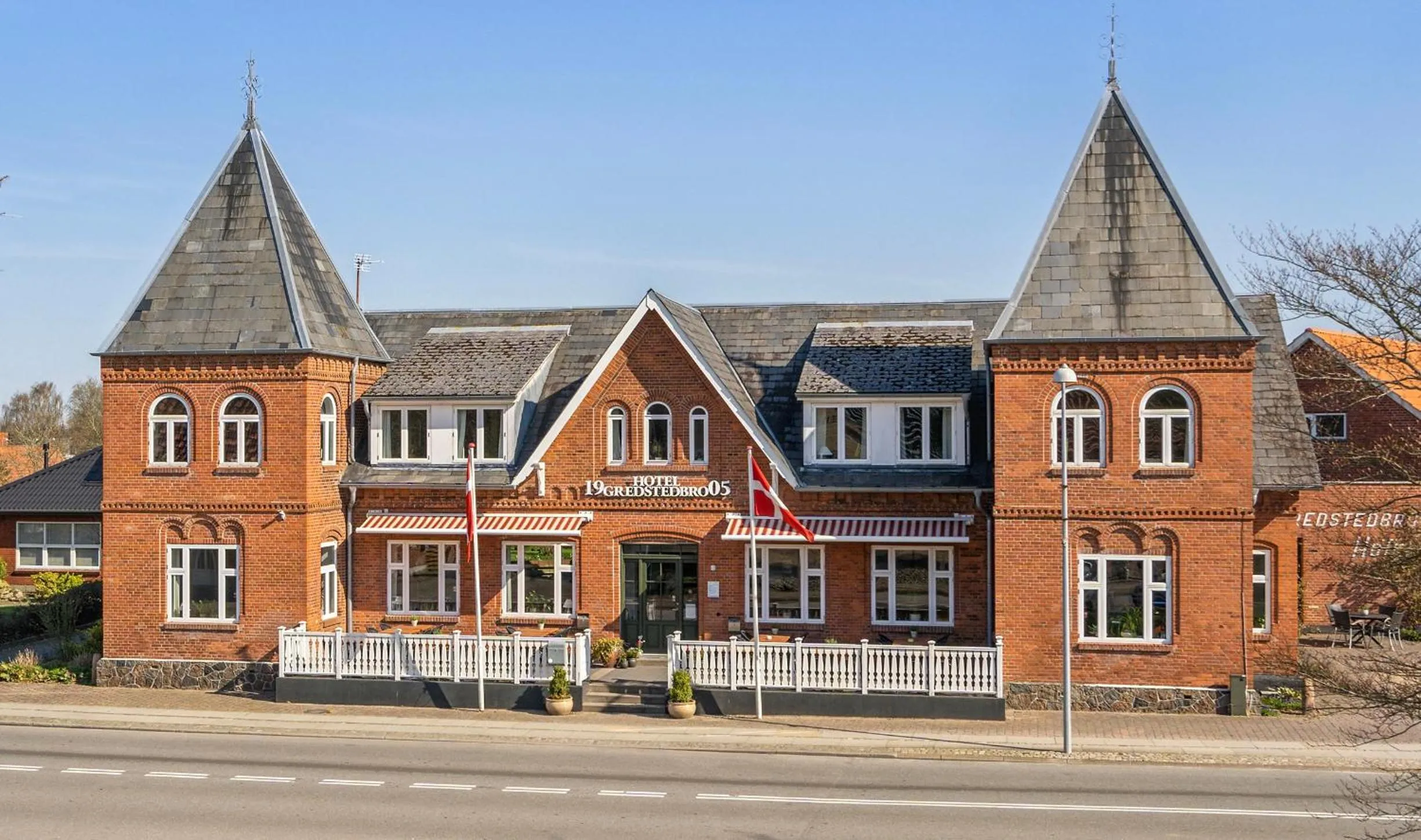 Property building in Gredstedbro Hotel