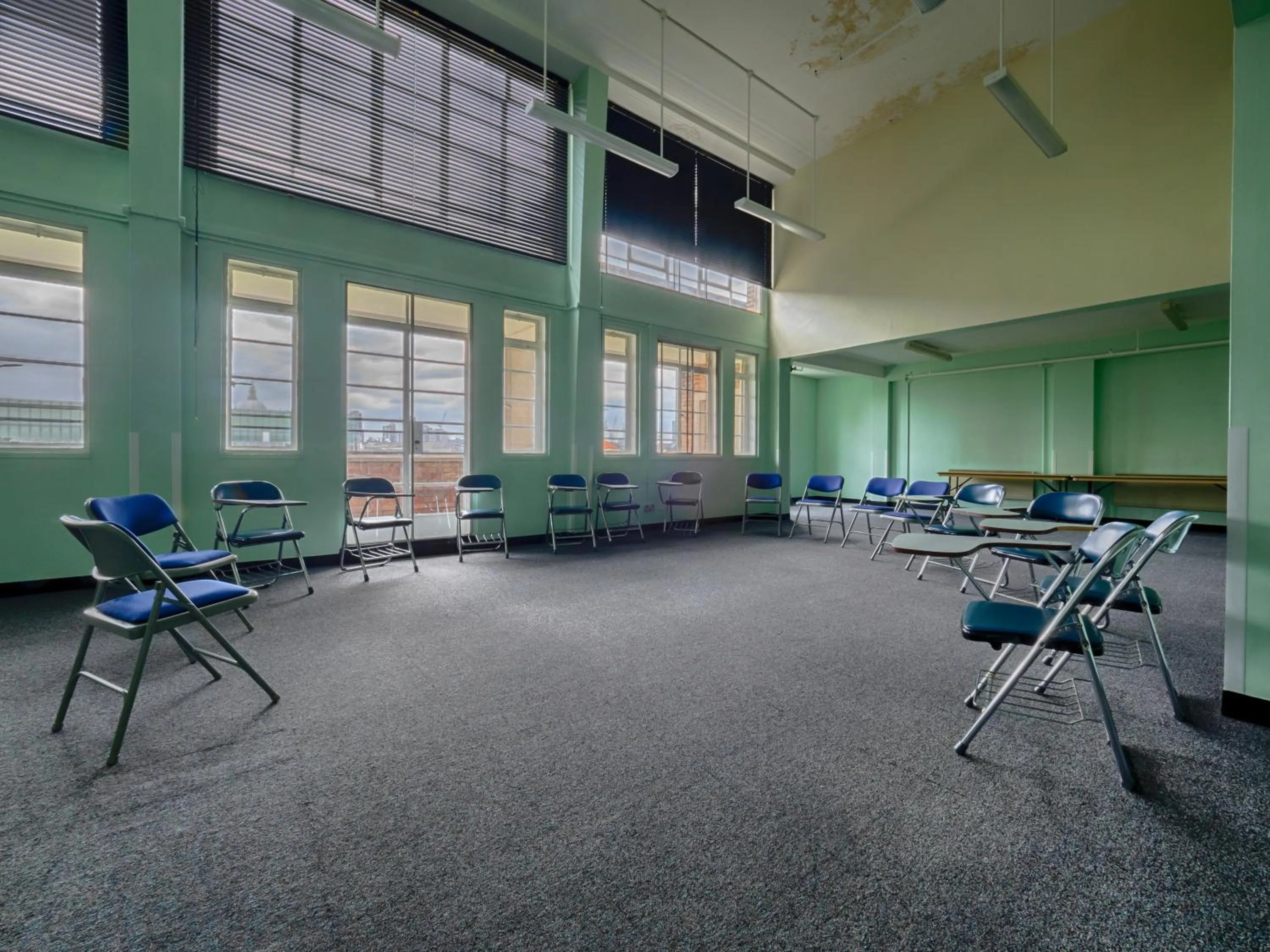 Photo of the whole room in LSE Bankside House