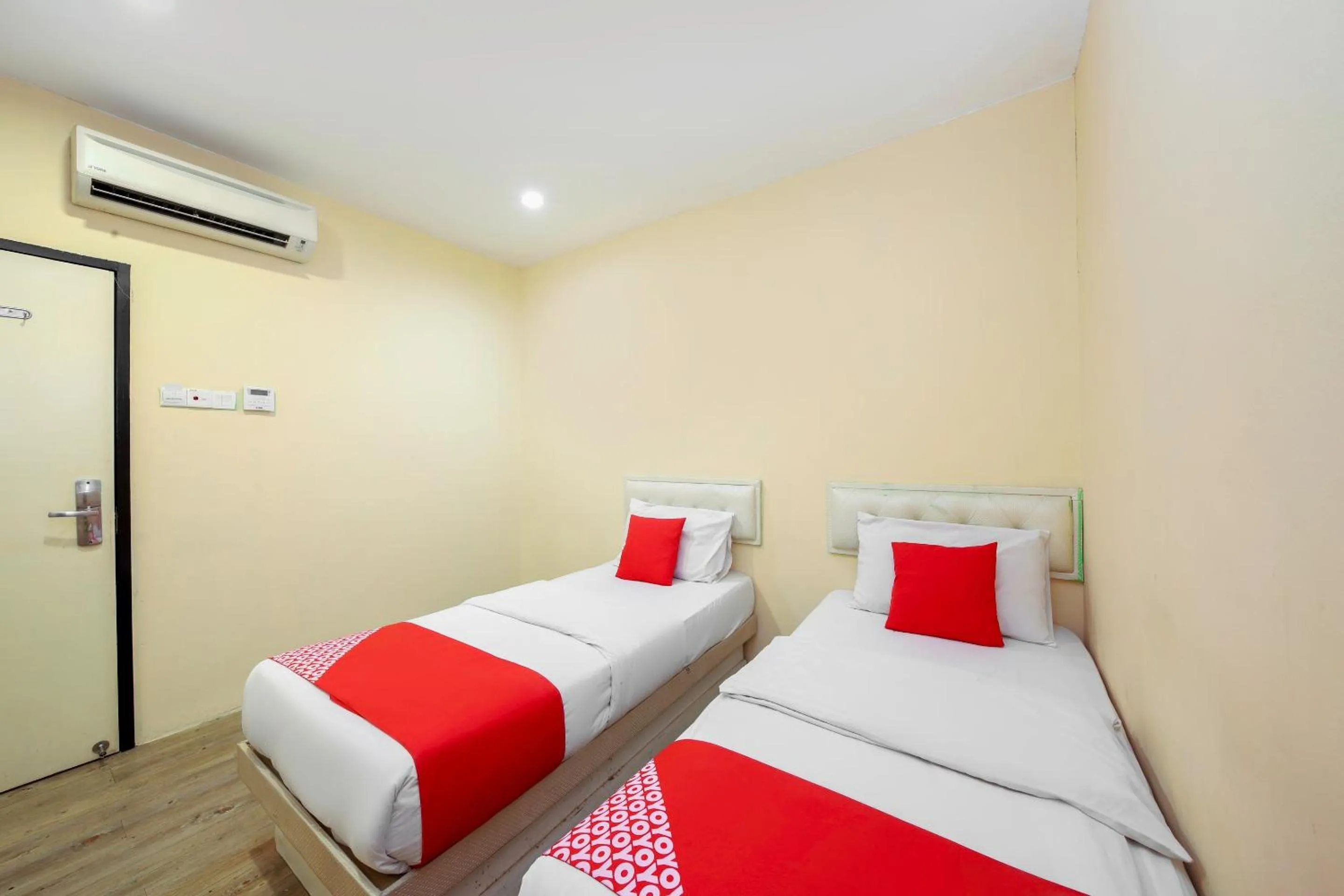 Bedroom, Bed in OYO 479 The Green Hotel