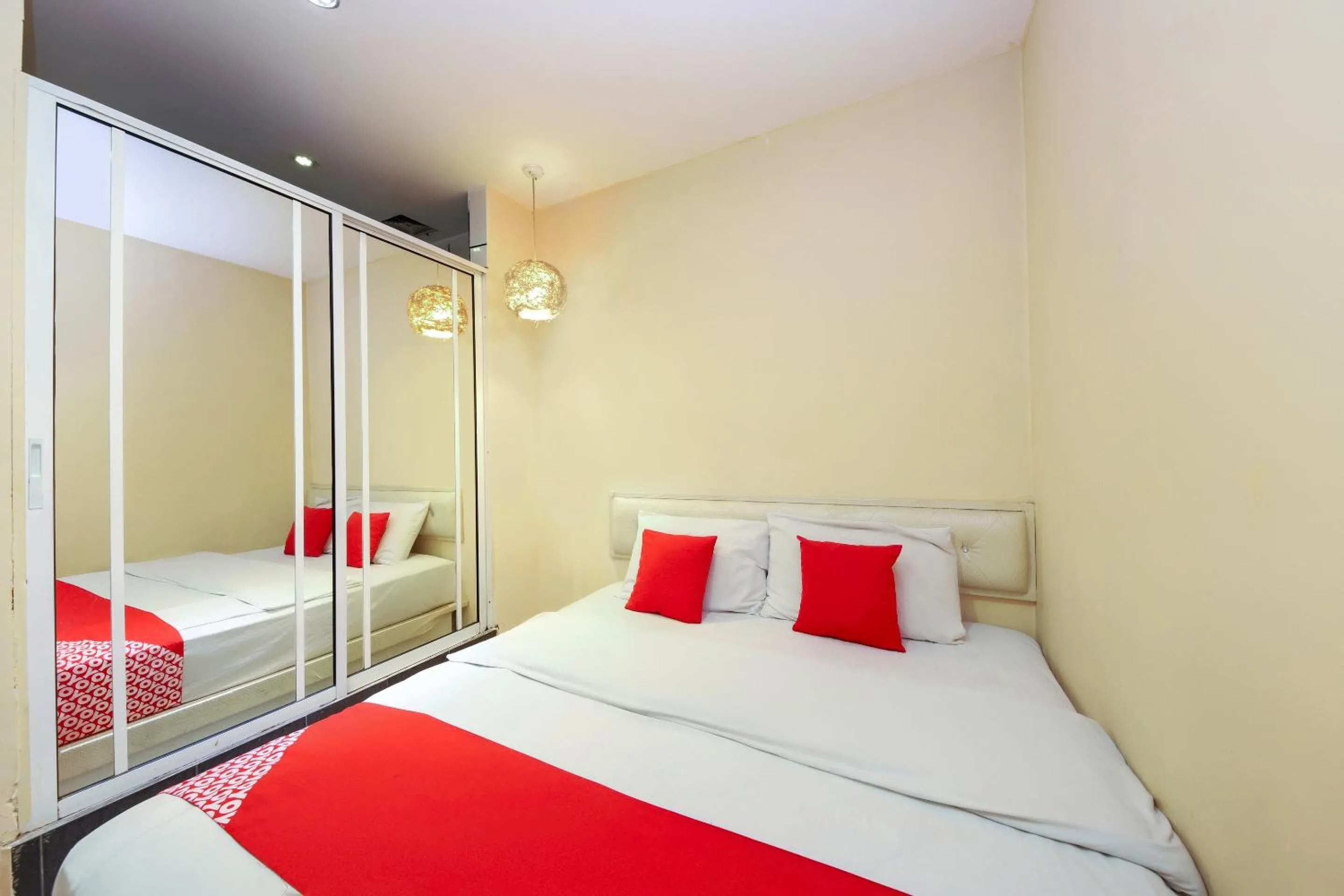 Bedroom, Bed in OYO 479 The Green Hotel