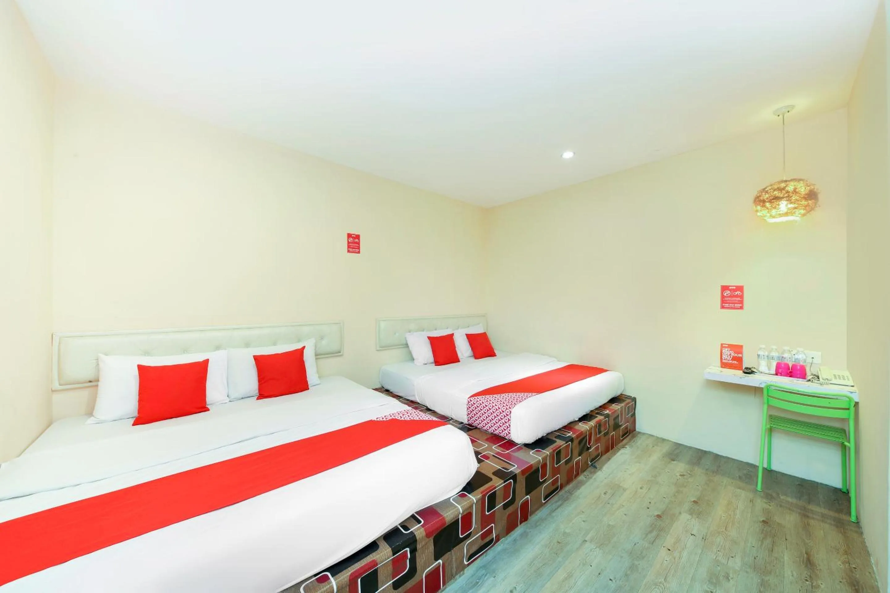 Bedroom, Bed in OYO 479 The Green Hotel