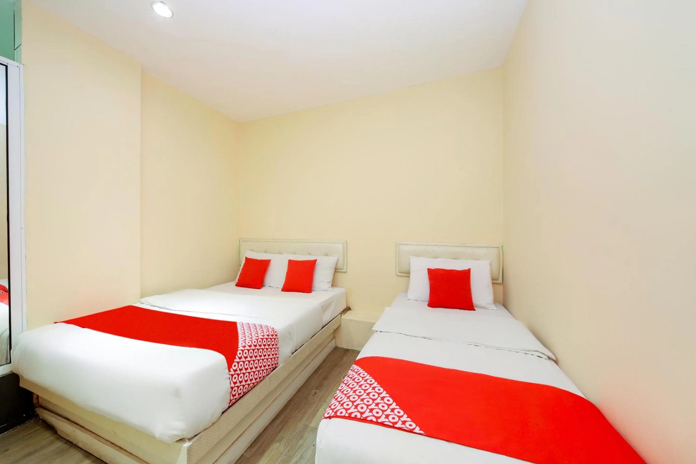 Bedroom, Bed in OYO 479 The Green Hotel