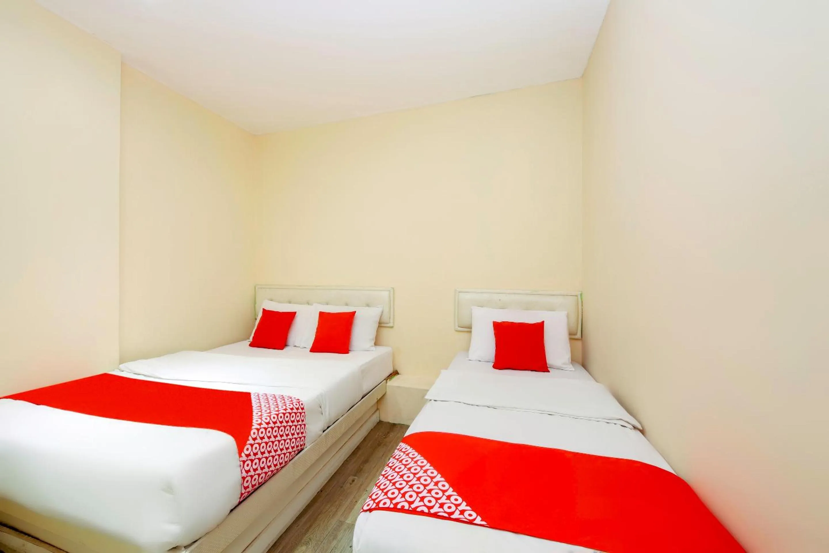 Bedroom, Bed in OYO 479 The Green Hotel