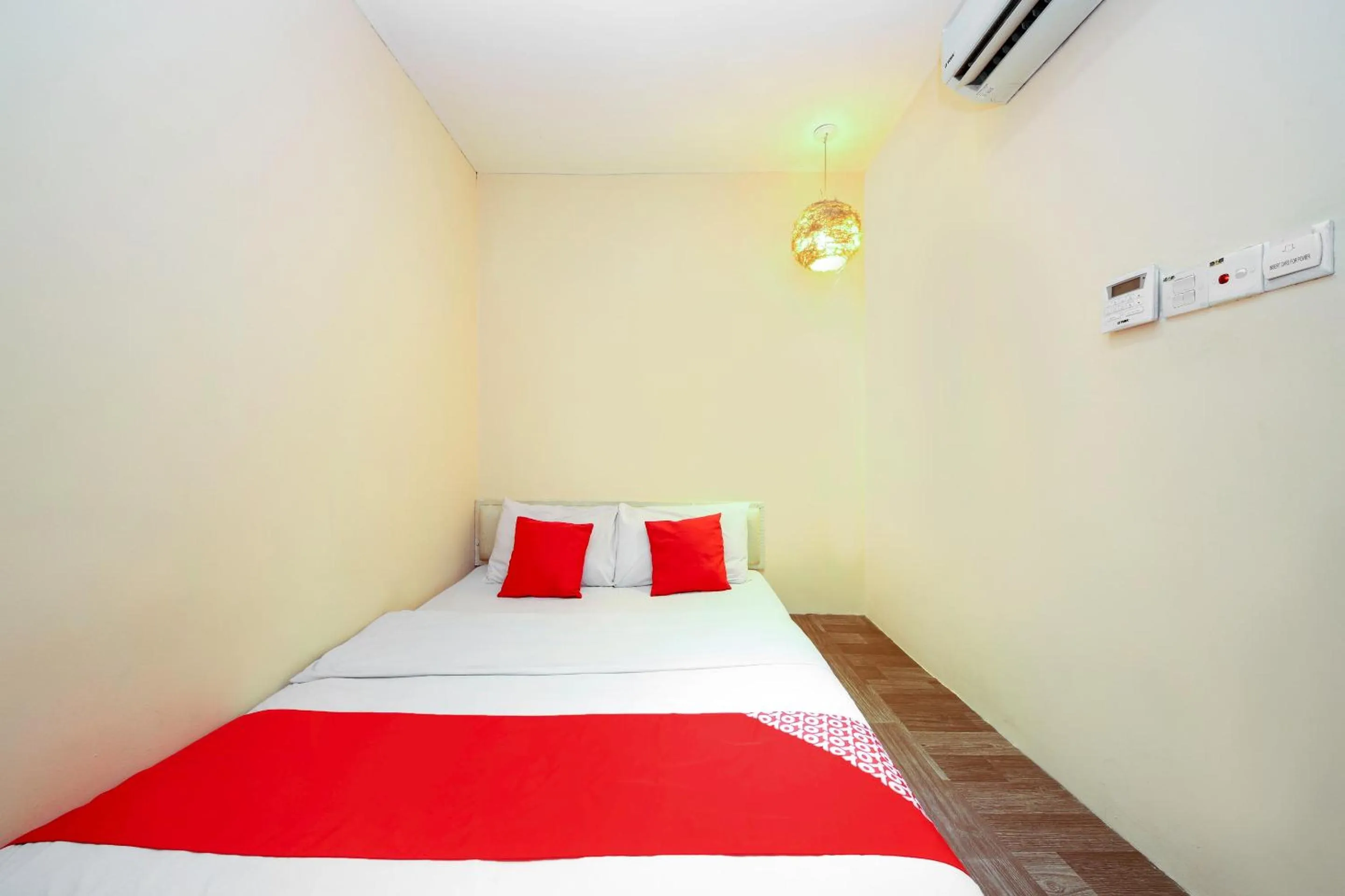 Bedroom, Bed in OYO 479 The Green Hotel