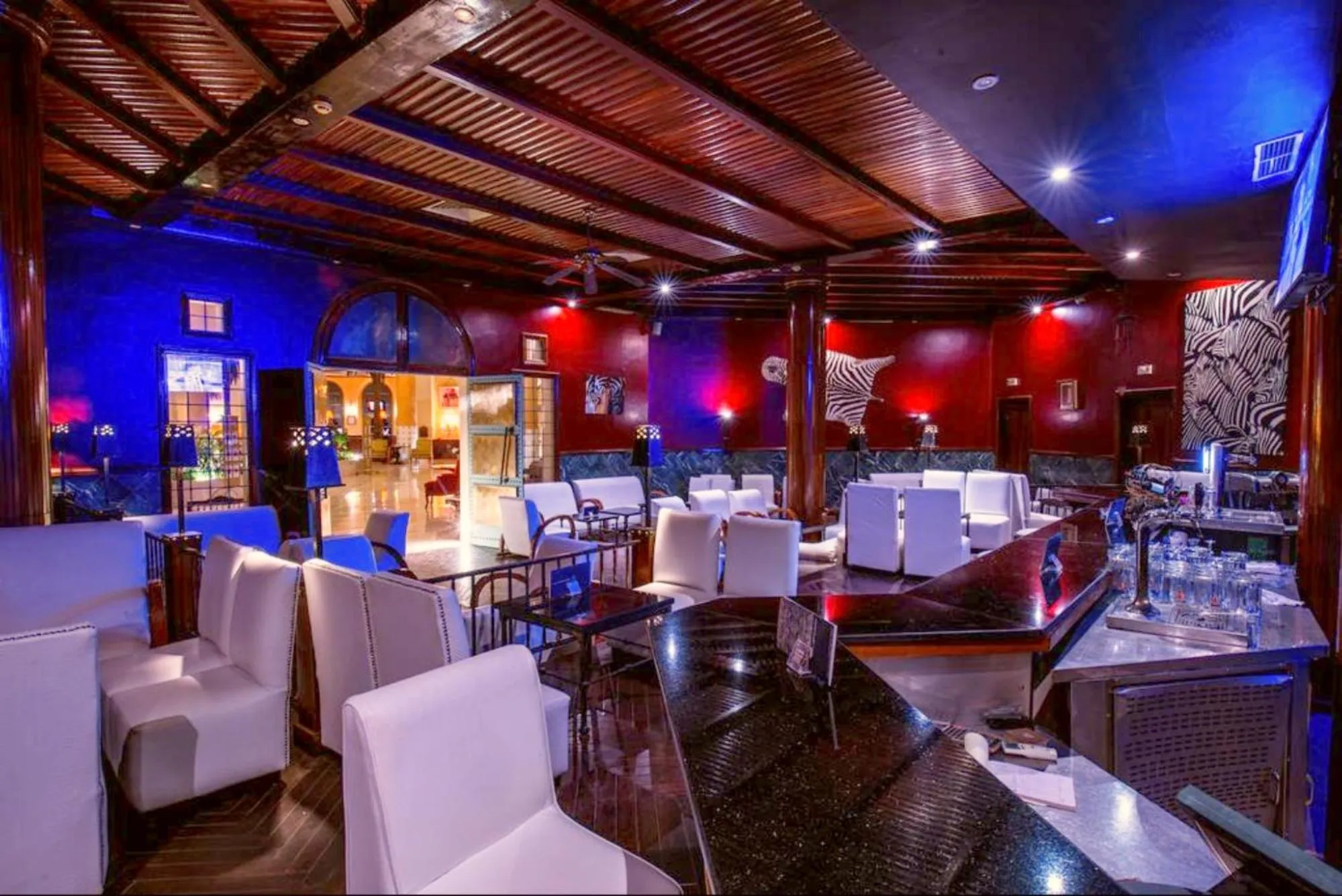 Evening entertainment in Carthage Thalasso Resort