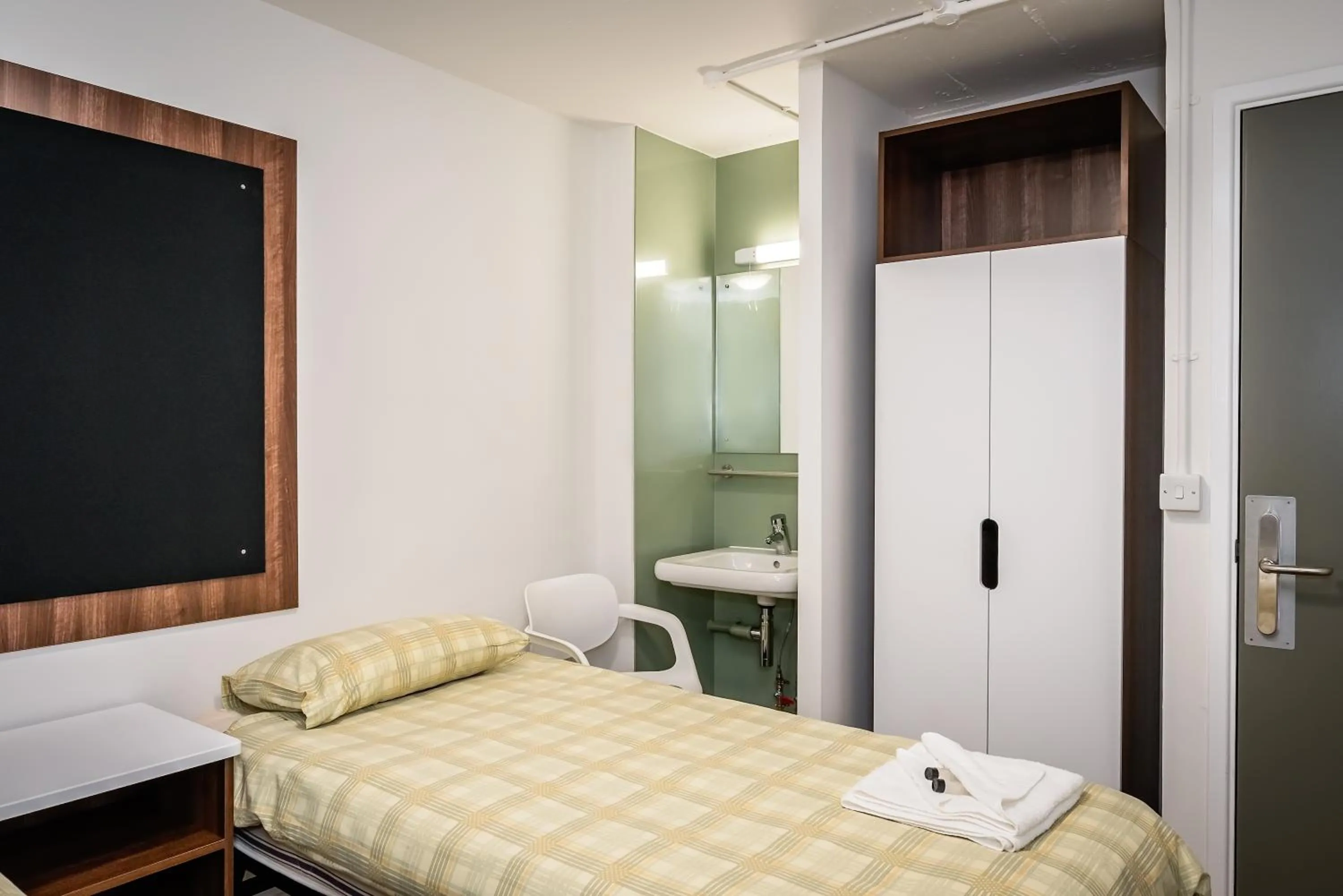 Bed in LSE Rosebery Hall