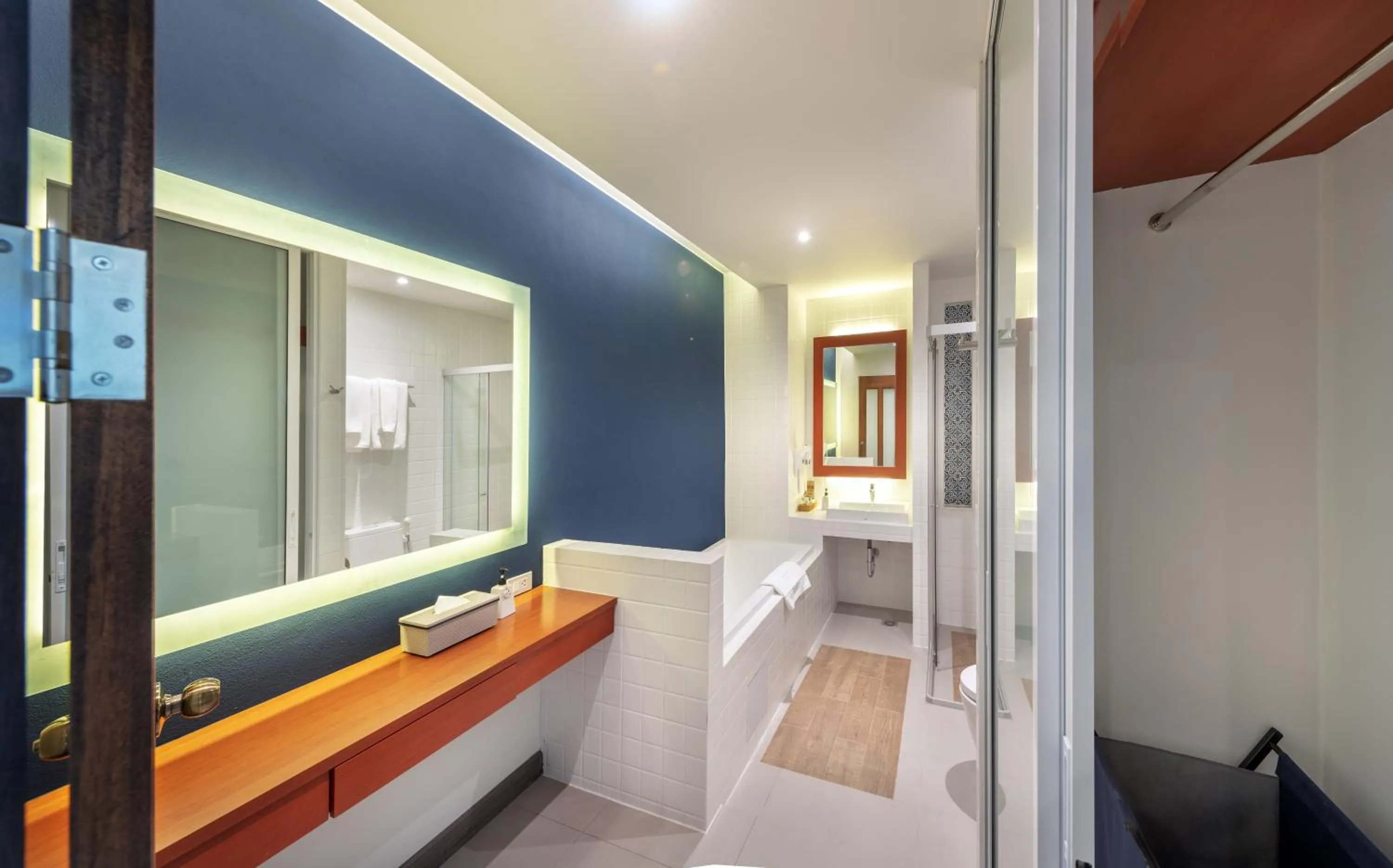 Bathroom, Bed in Monkham Village Hat Yai