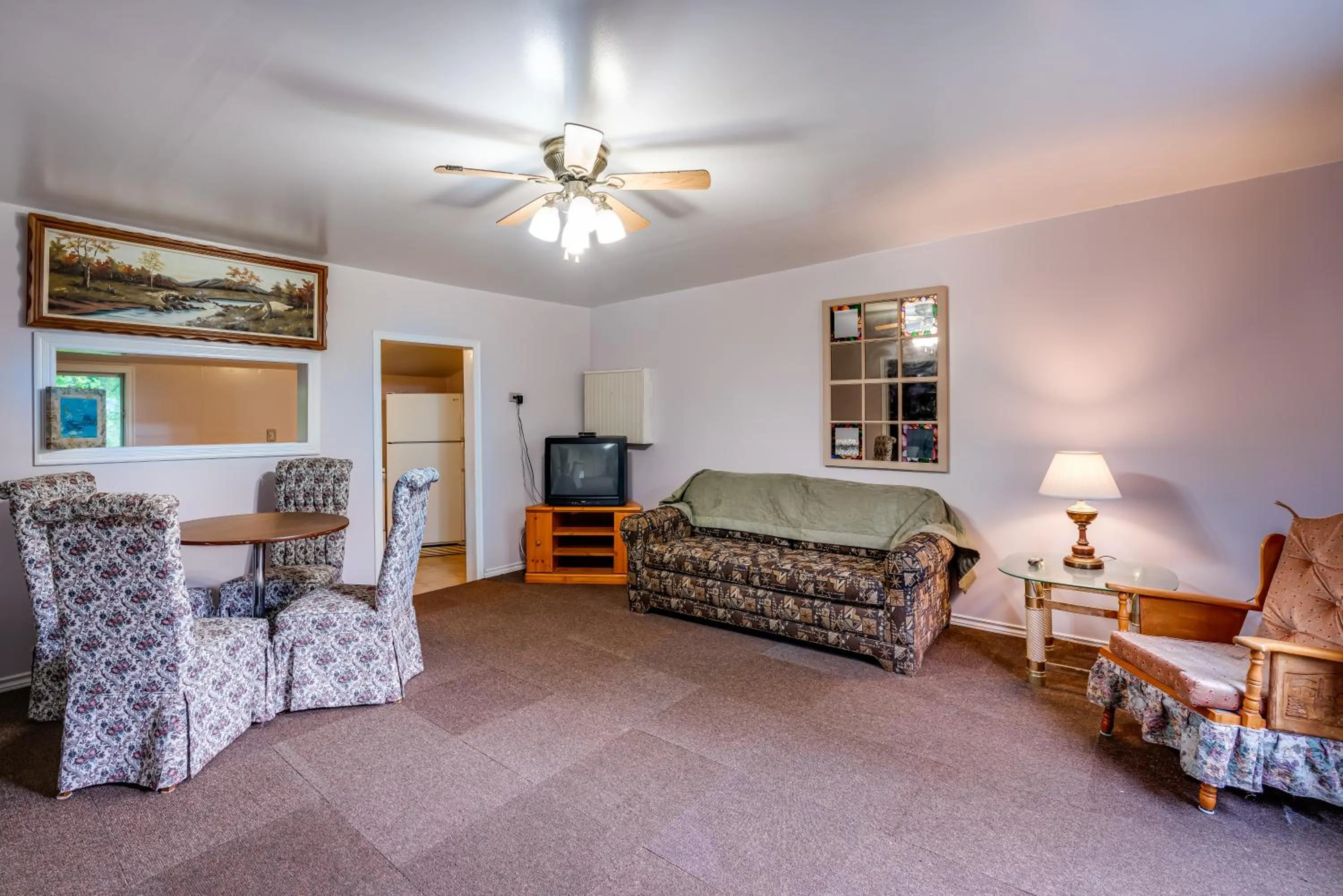 Living room in Long Sault Motel