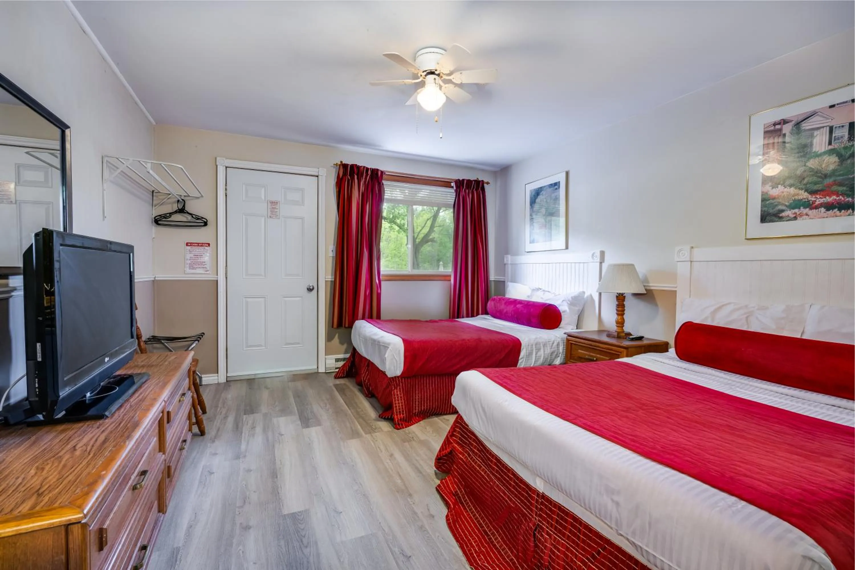 Bed in Long Sault Motel