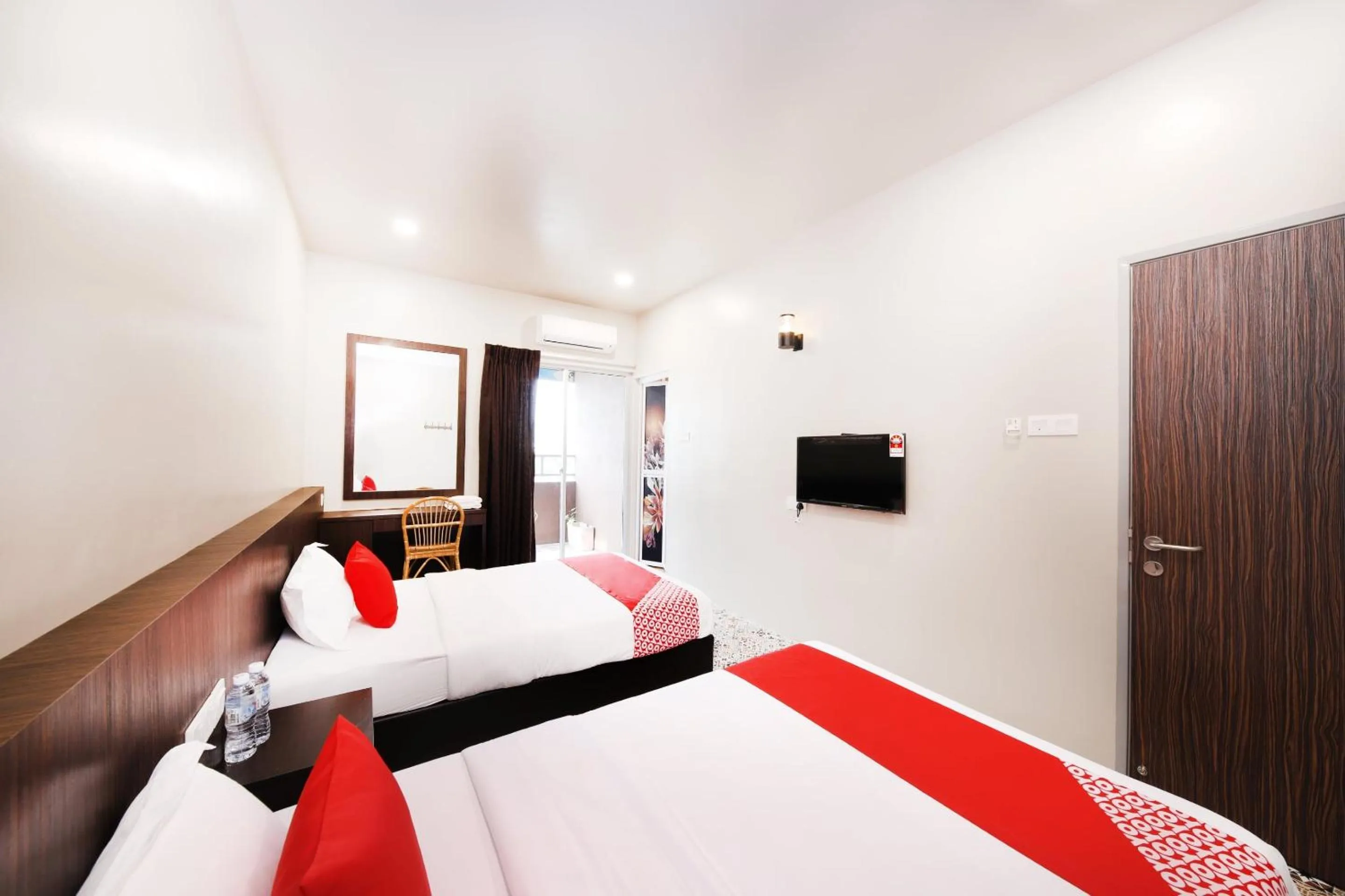 Bedroom, Bed in OYO 507 Aikka Hotel