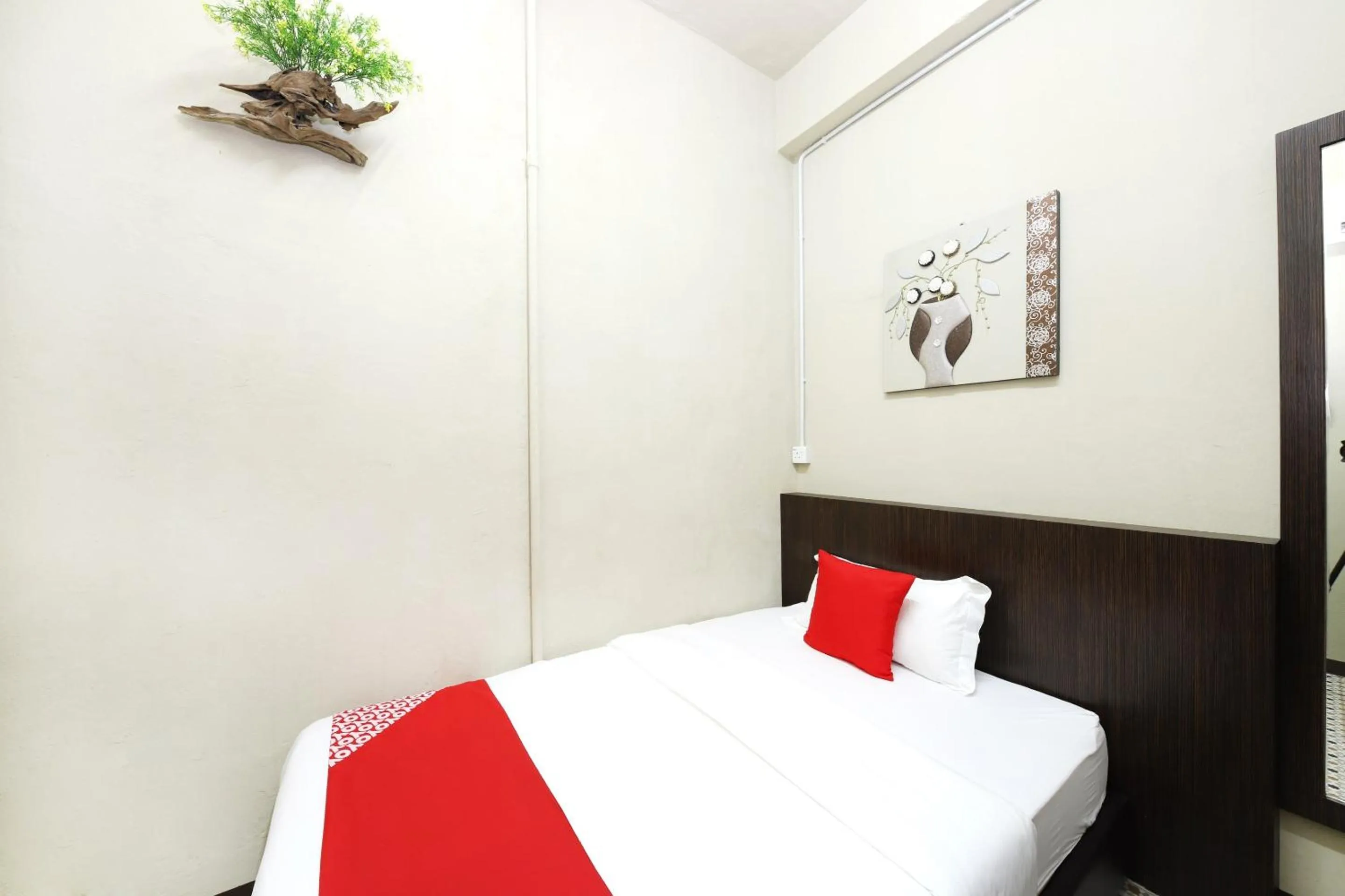 Bedroom, Bed in OYO 507 Aikka Hotel