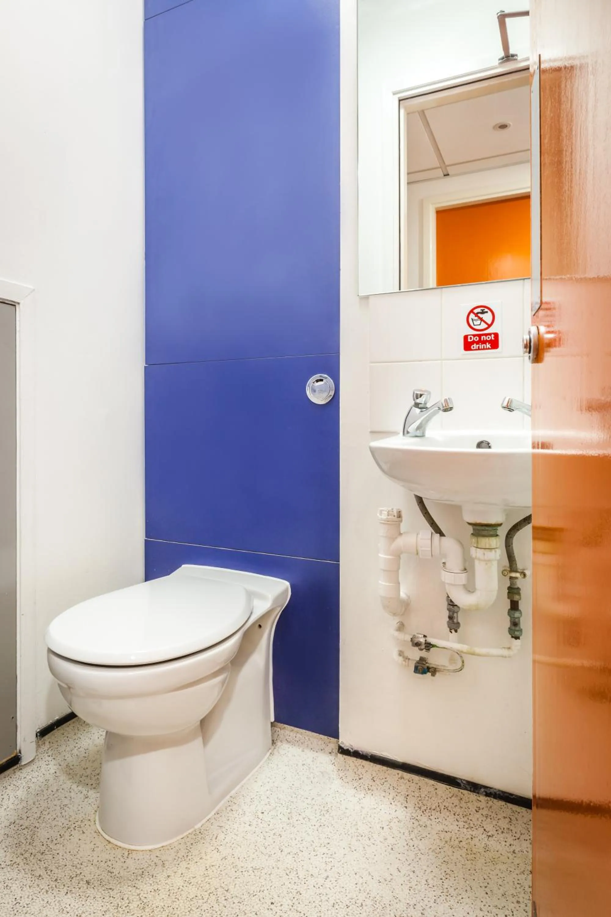 Toilet in LSE High Holborn