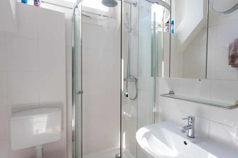 Bathroom in Oberkasseler Hof Bonn