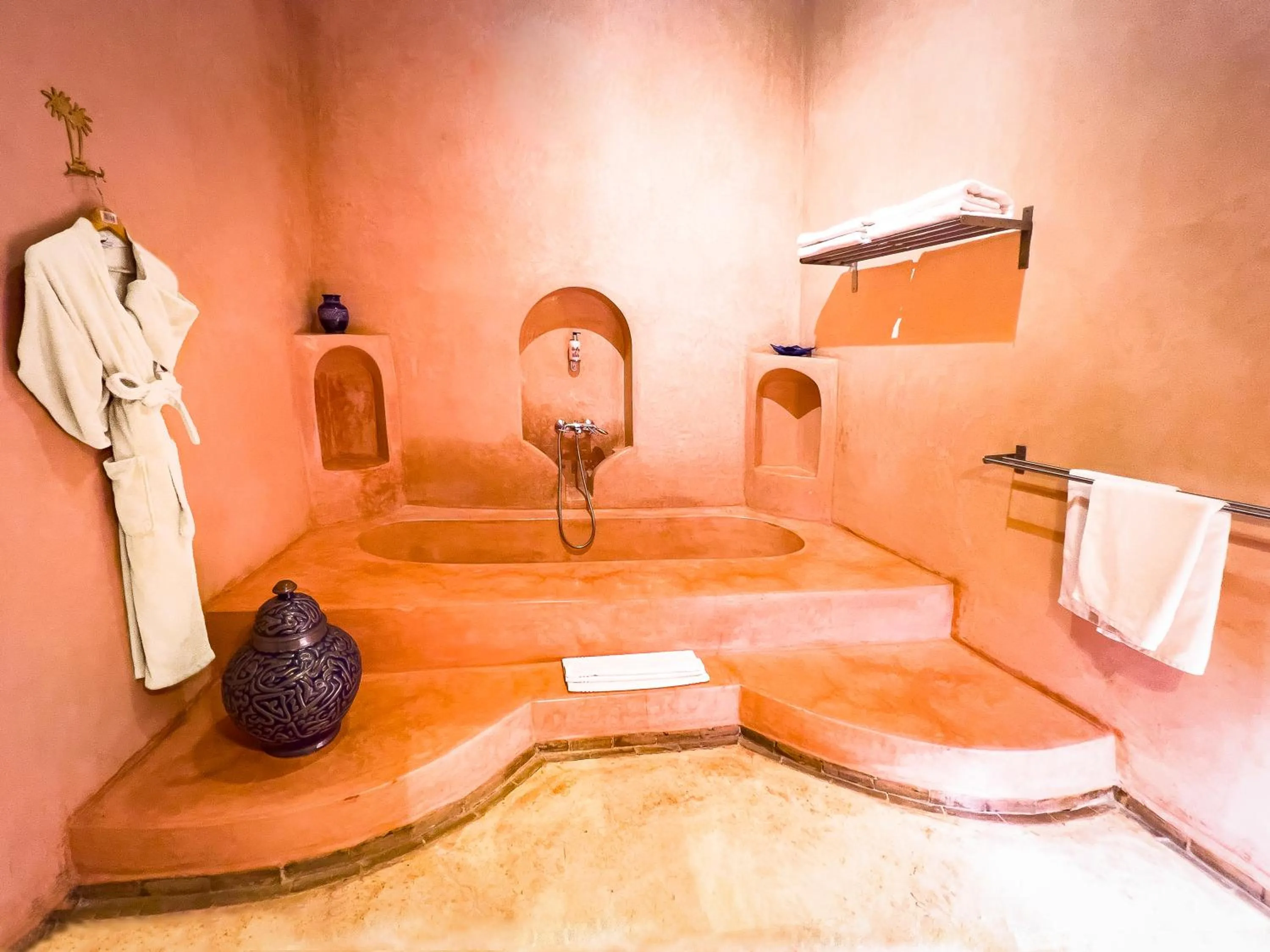 Shower in Riad Selouane
