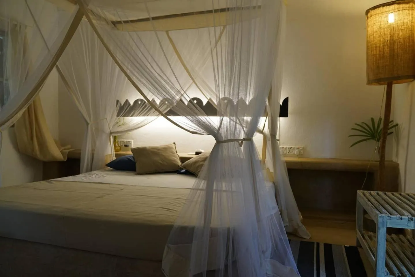 Bedroom, Bed in FIVE