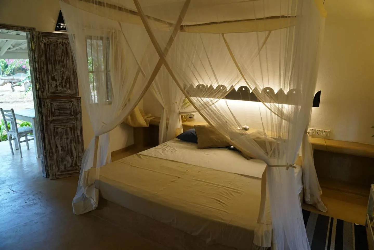 Bedroom, Bed in FIVE